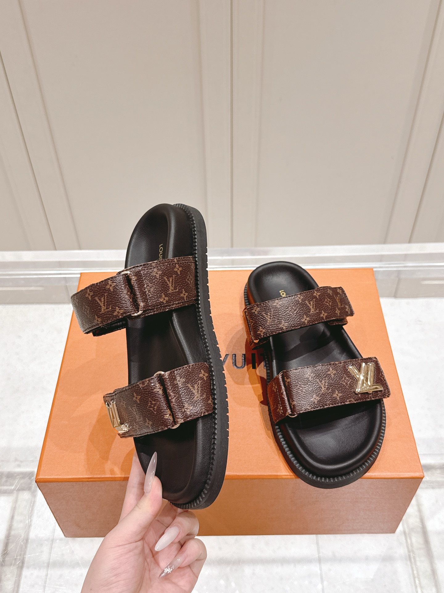 Louis Vuitton x Murakami Takashi Bom Dia Comfort Flat Sandals 4 i1746444511295 1879 0 2