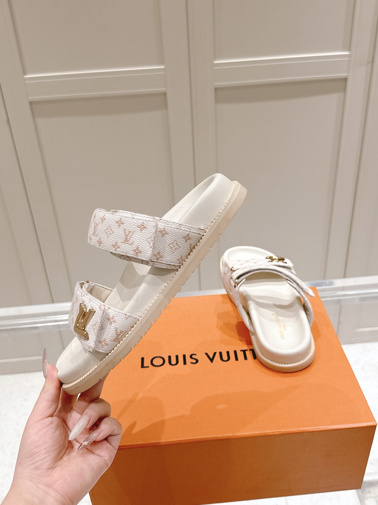 Louis Vuitton x Murakami Takashi Bom Dia Comfort Sandals - Classic Monogram 6 i1746444554345 4168 0 4