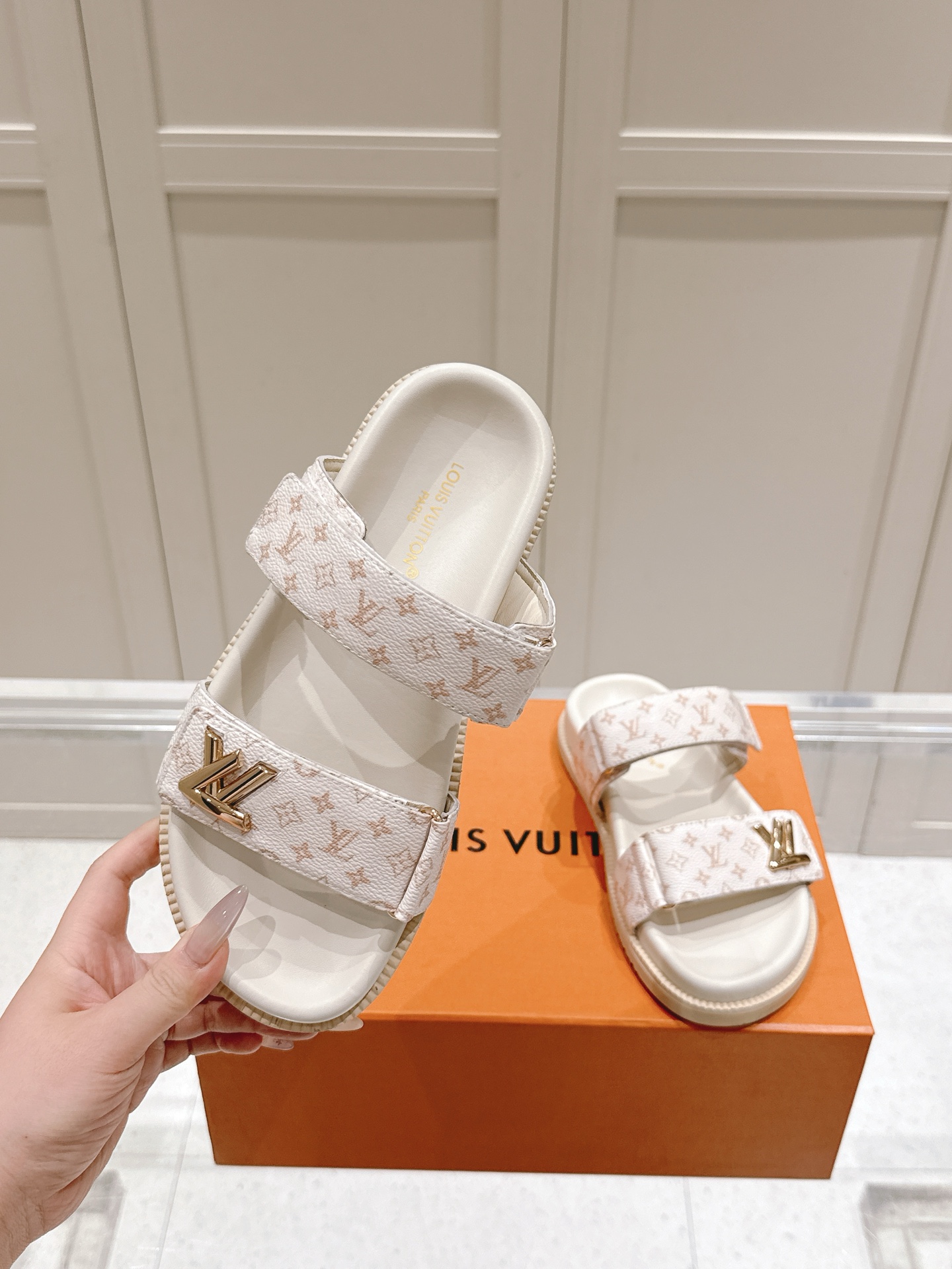 Louis Vuitton x Murakami Takashi Bom Dia Comfort Sandals - Classic Monogram 3 i1746444556320 6956 0 1