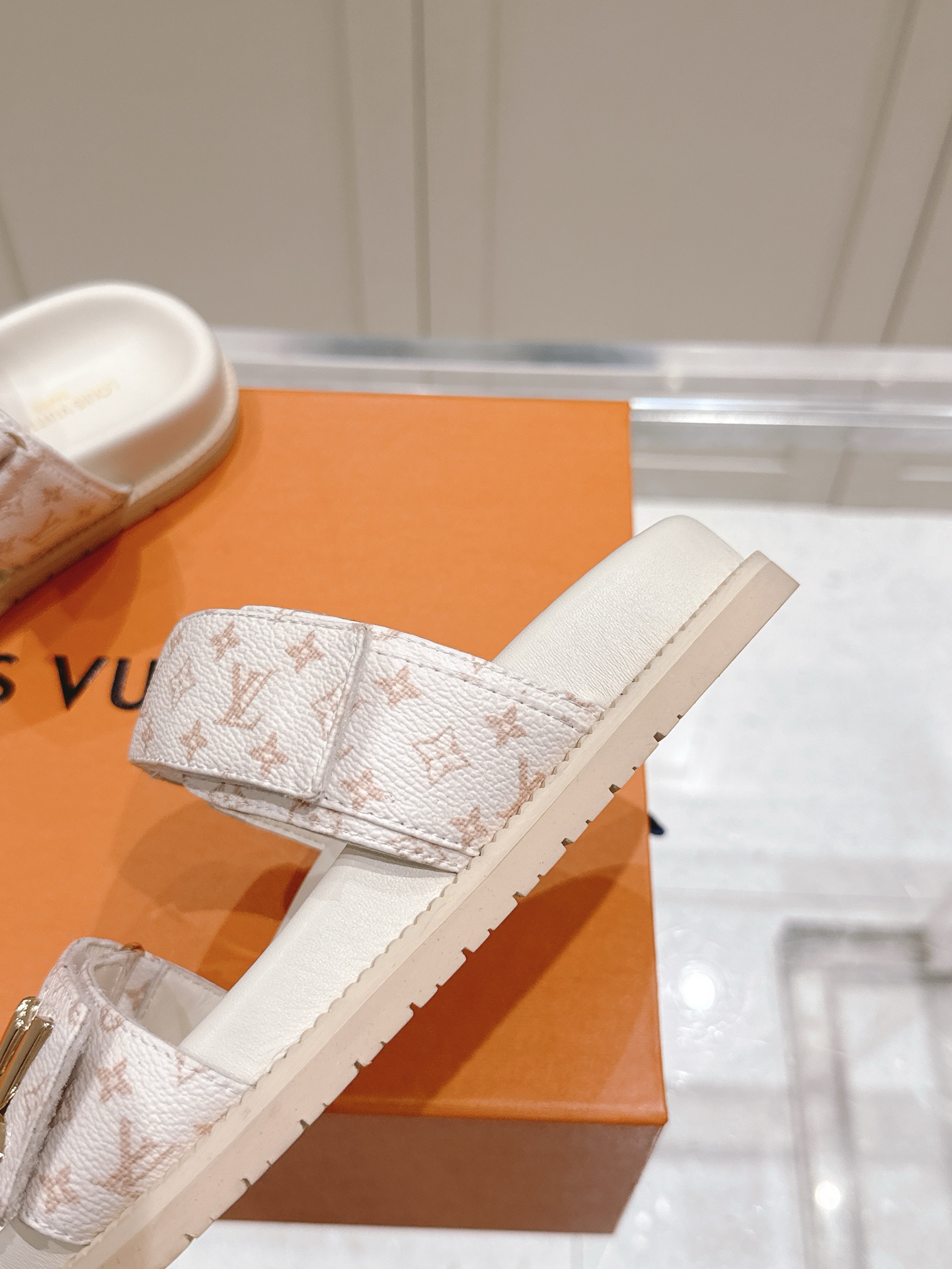 Louis Vuitton x Murakami Takashi Bom Dia Comfort Sandals - Classic Monogram 9 i1746444556342 1902 0 7