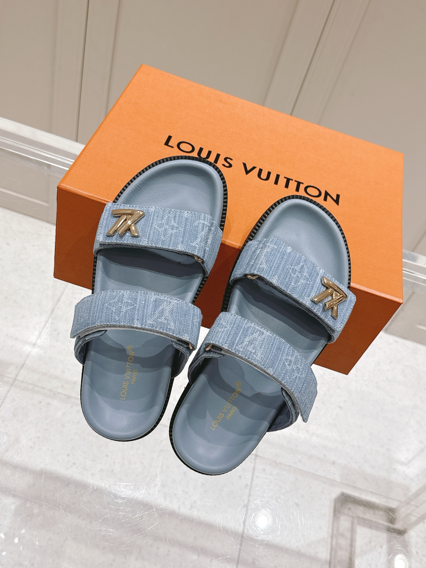 Louis Vuitton x Murakami Takashi Bom Dia Comfort Flat Mules Sandals 4 i1746444583218 8821 0 2