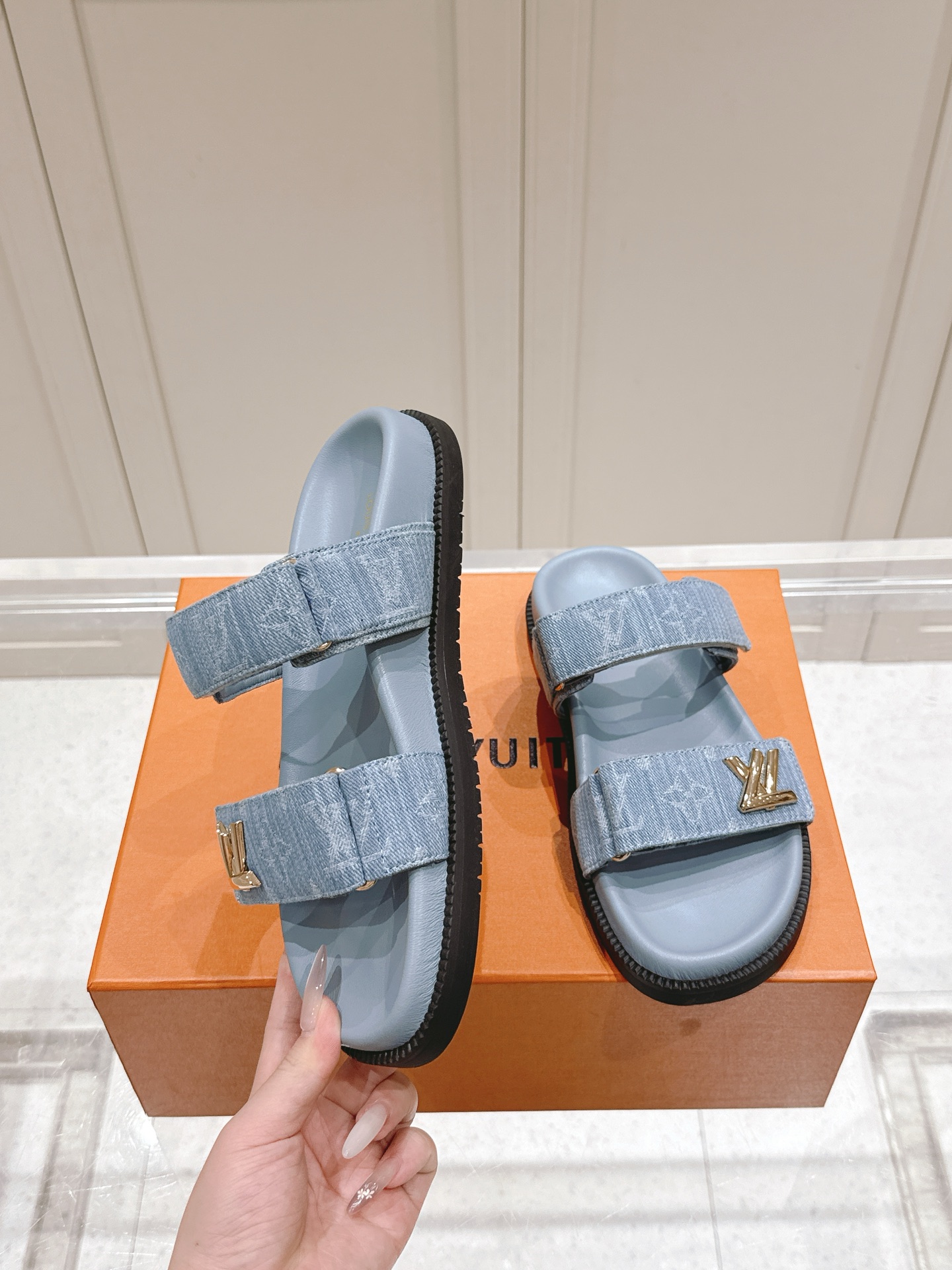 Louis Vuitton x Murakami Takashi Bom Dia Comfort Flat Mules Sandals 3 i1746444583295 8189 0 1