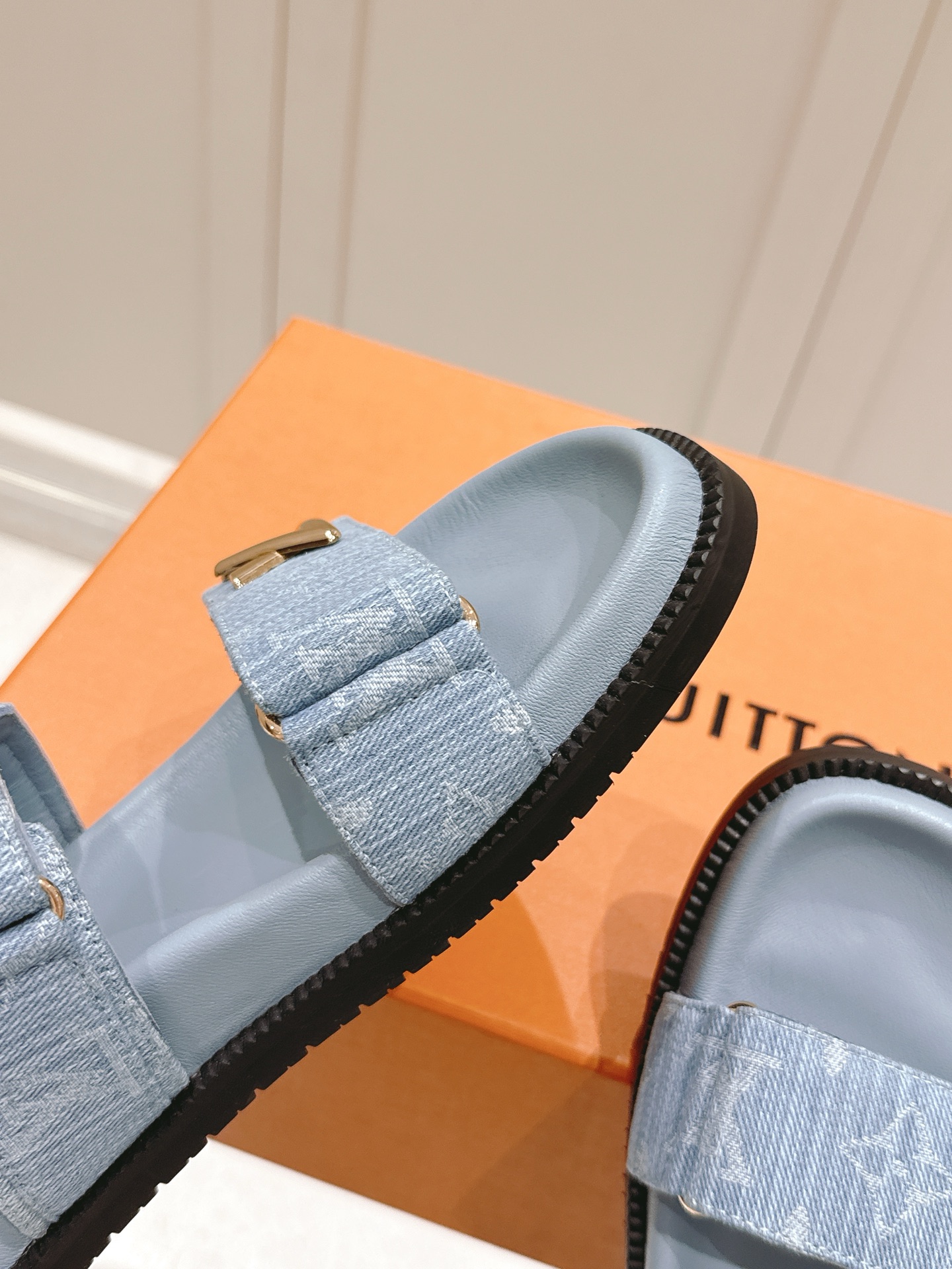 Louis Vuitton x Murakami Takashi Bom Dia Comfort Flat Mules Sandals 7 i1746444586021 6286 0 5