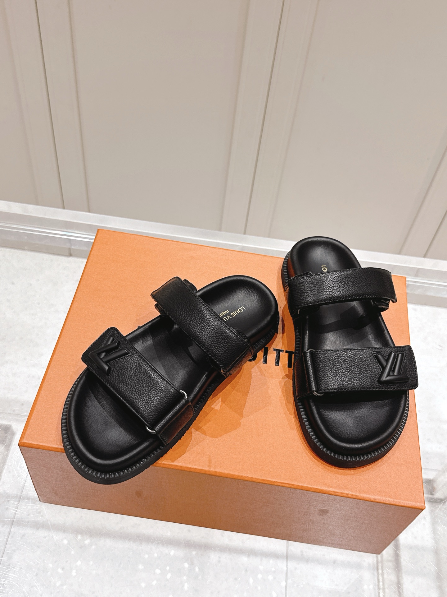 Louis Vuitton x Murakami Takashi Bom Dia Comfort Flat Denim Sandals 3 i1746444612989 3833 0 1