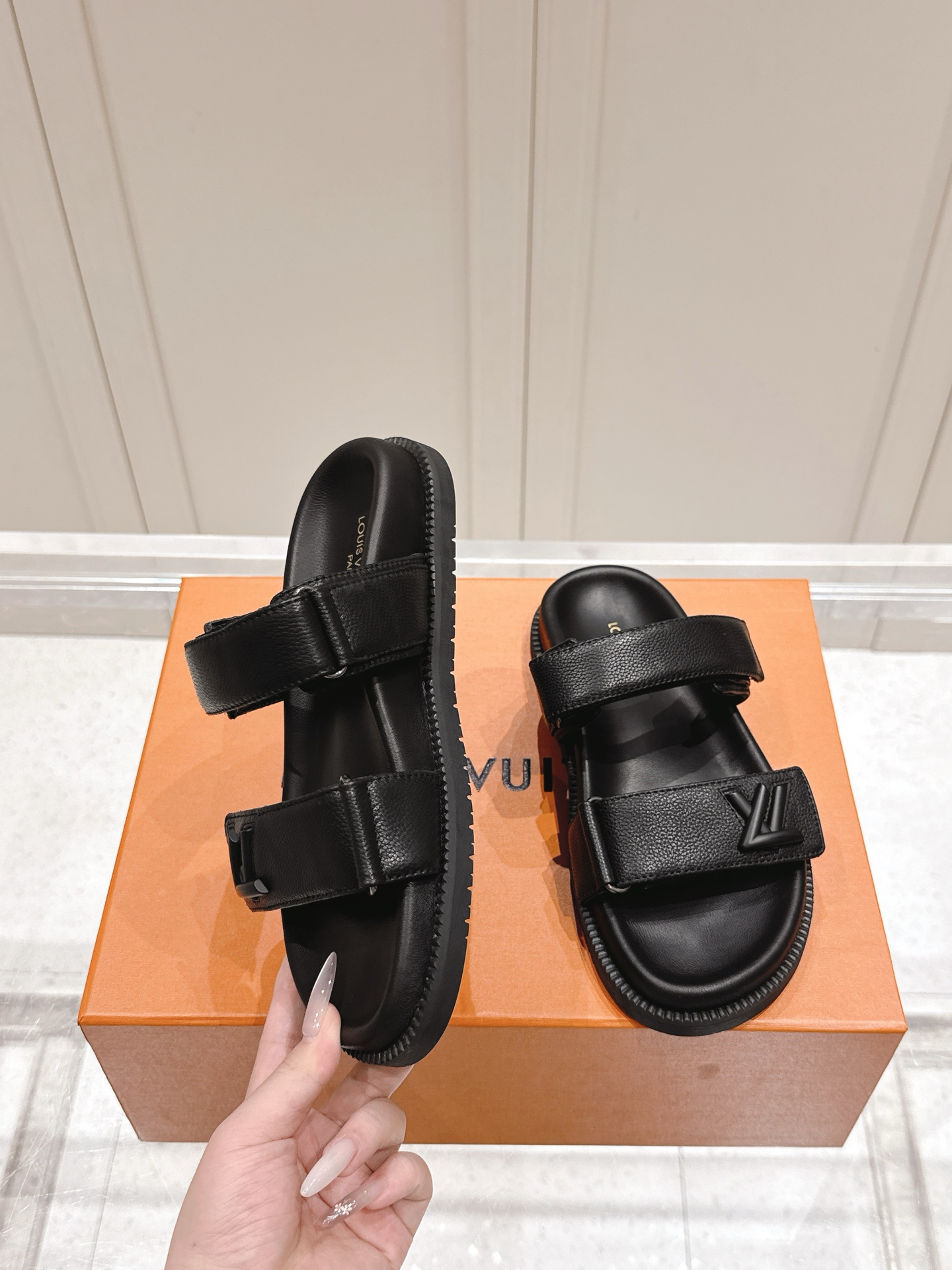 Louis Vuitton x Murakami Takashi Bom Dia Comfort Flat Denim Sandals 4 i1746444613000 767 0 2