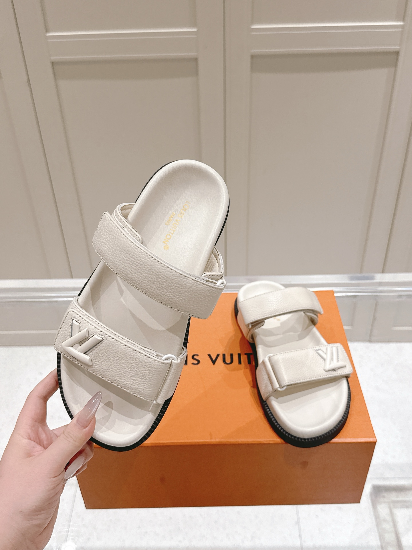Louis Vuitton x Murakami Takashi Bom Dia Comfort Flat Denim Sandals 3 i1746444636077 9606 0 1