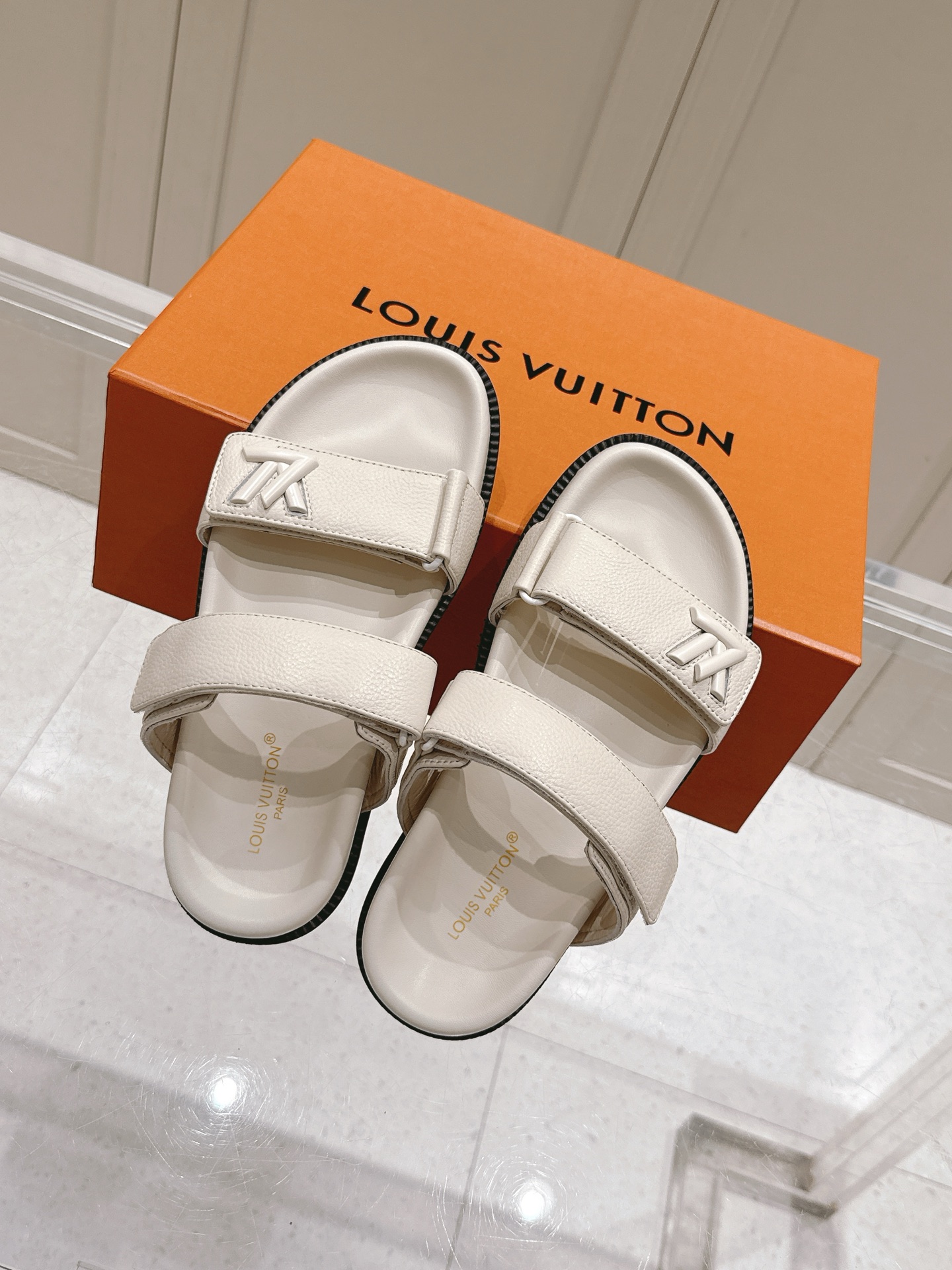 Louis Vuitton x Murakami Takashi Bom Dia Comfort Flat Denim Sandals 5 i1746444636120 9882 0 3