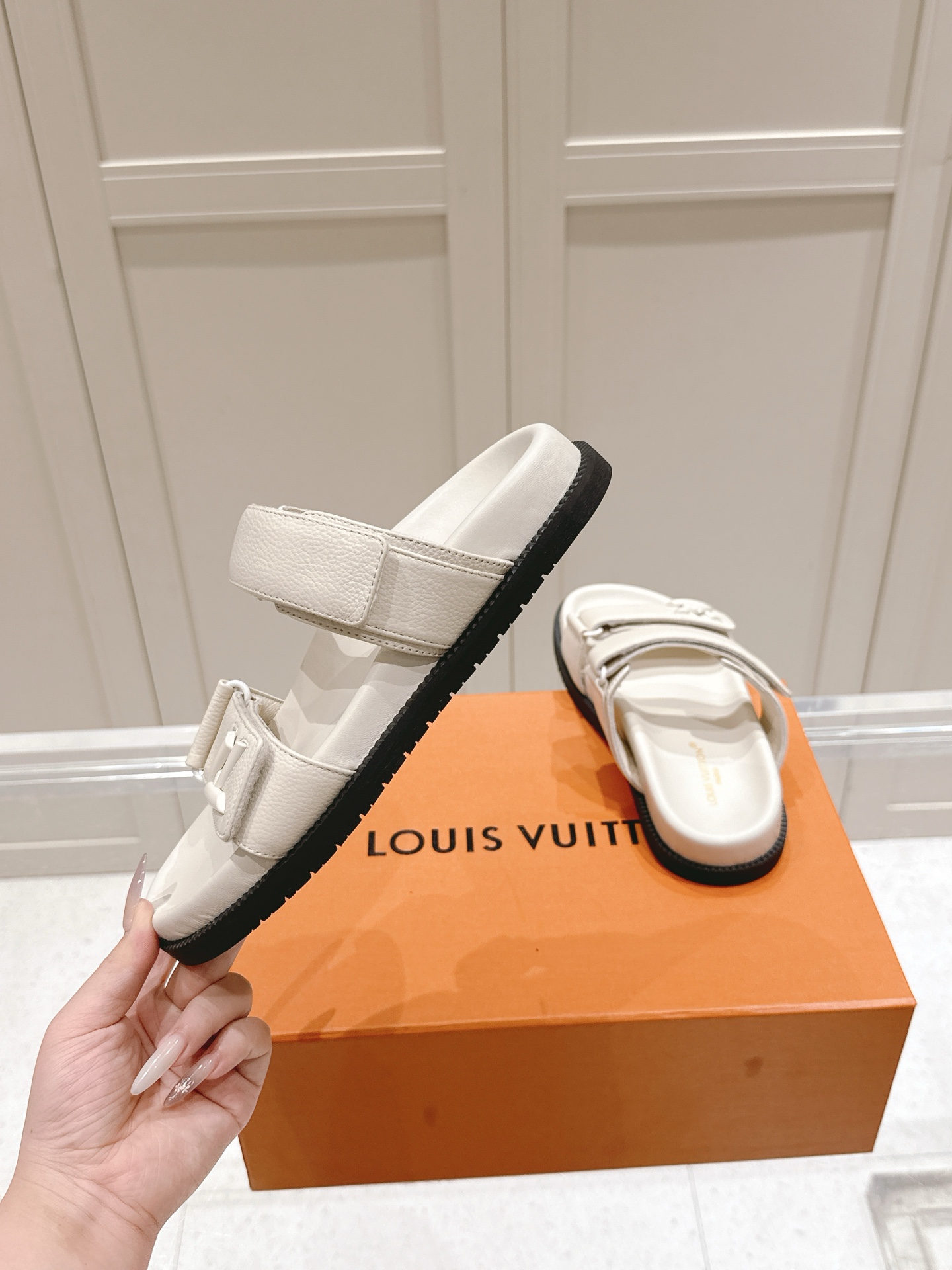 Louis Vuitton x Murakami Takashi Bom Dia Comfort Flat Denim Sandals 6 i1746444636122 3182 0 4
