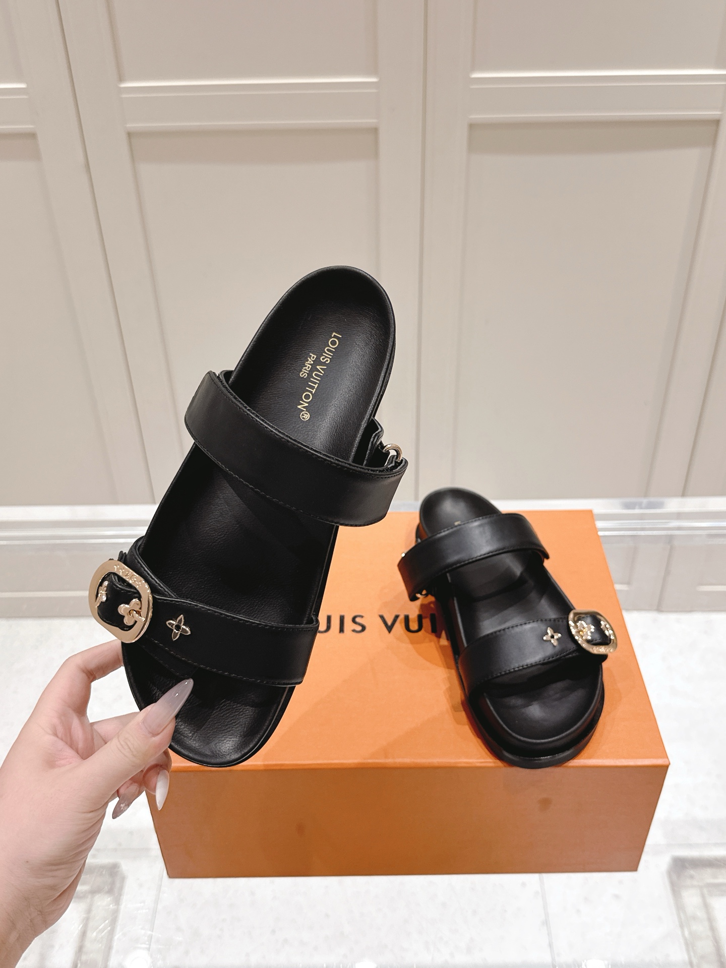 Louis Vuitton x Murakami Takashi Bom Dia Comfort Sandals 3 i1746444715146 1915 0 1