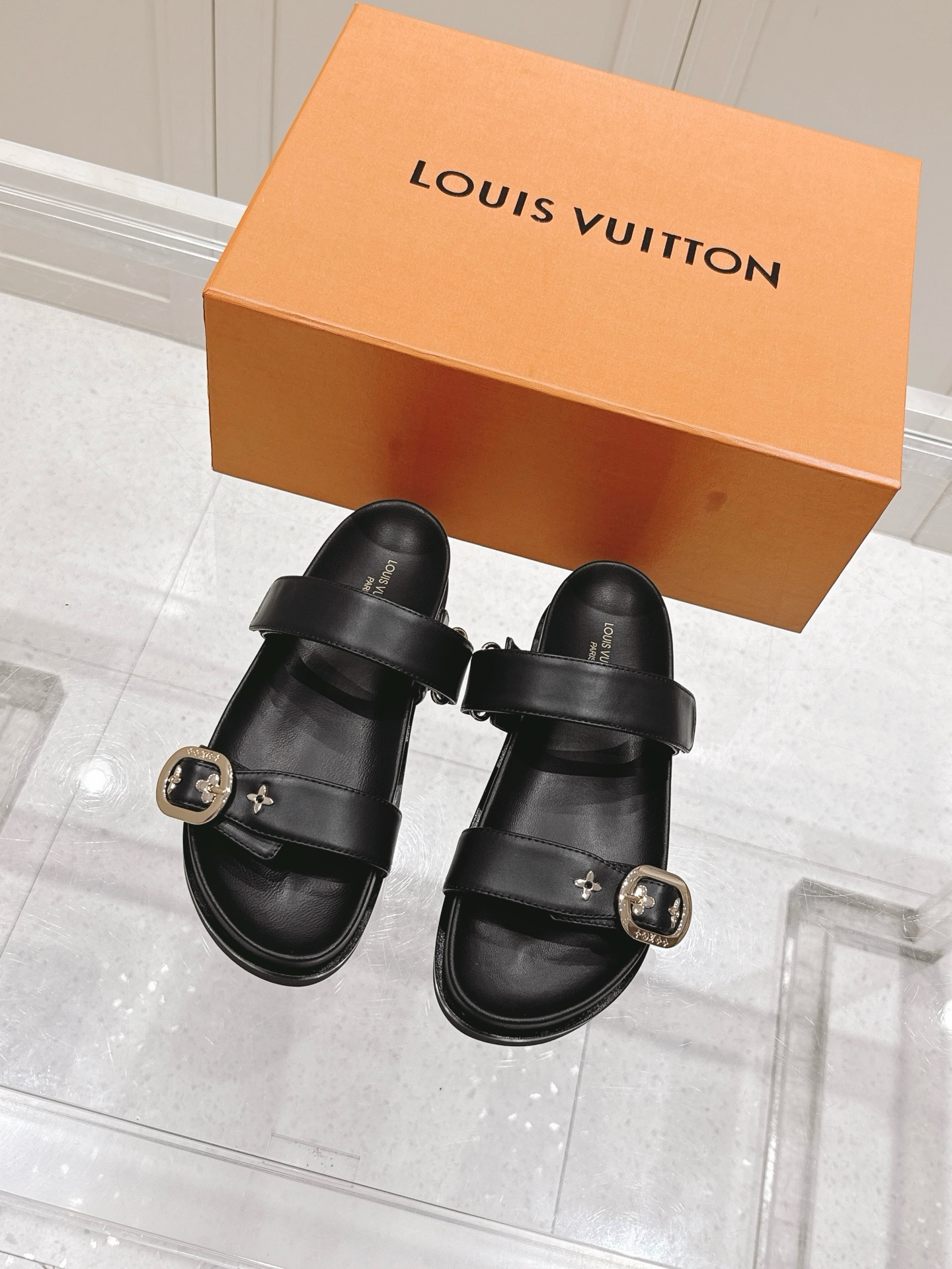 Louis Vuitton x Murakami Takashi Bom Dia Comfort Sandals 2 i1746444716160 7982 0 0