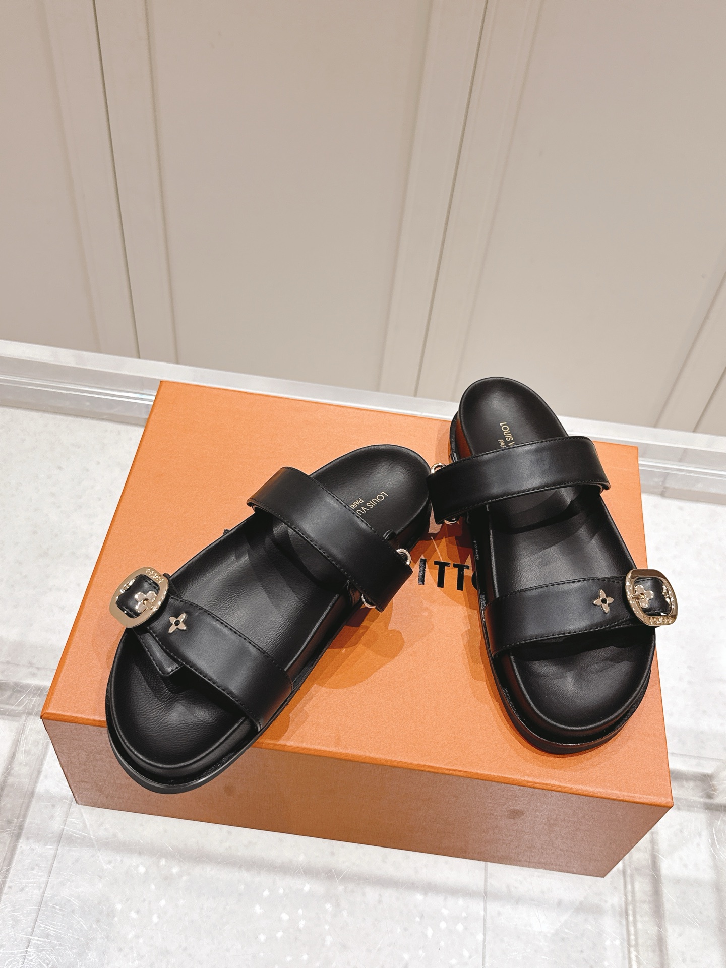 Louis Vuitton x Murakami Takashi Bom Dia Comfort Sandals 5 i1746444716203 4883 0 3