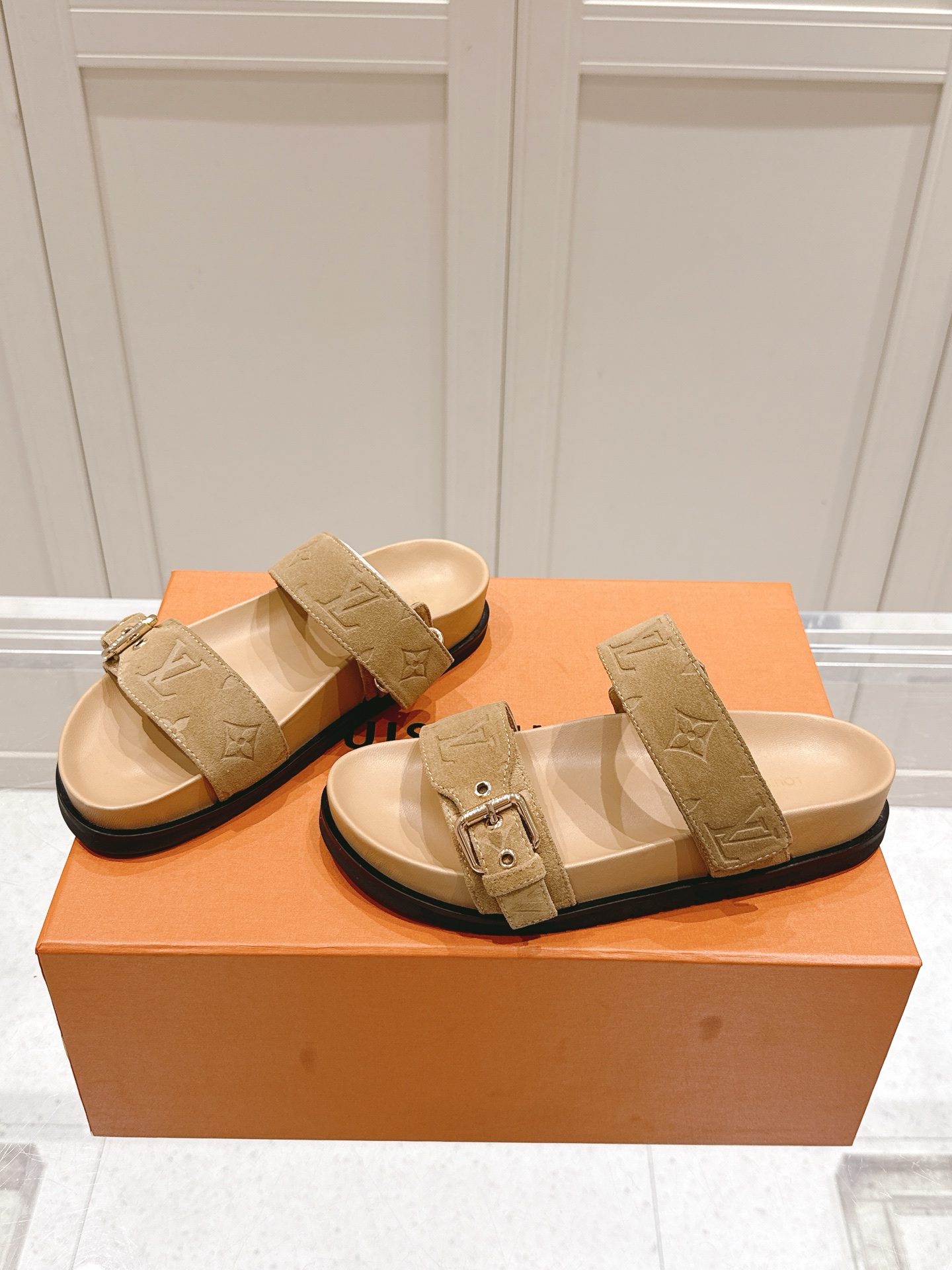 Louis Vuitton x Murakami Takashi Bom Dia Comfort Flat Denim Sandals 5 i1746444787716 3903 0 3