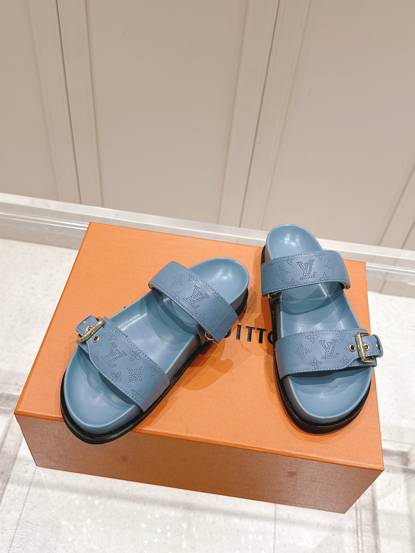 Louis Vuitton x Murakami Takashi Bom Dia Comfort Flat Denim Sandals 3 i1746445055294 7481 0 1