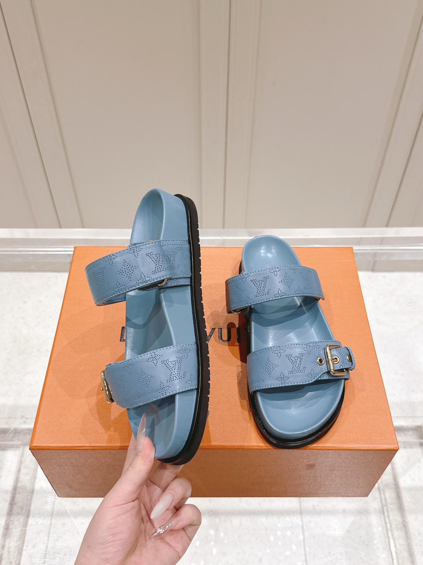 Louis Vuitton x Murakami Takashi Bom Dia Comfort Flat Denim Sandals 5 i1746445055302 5504 0 3