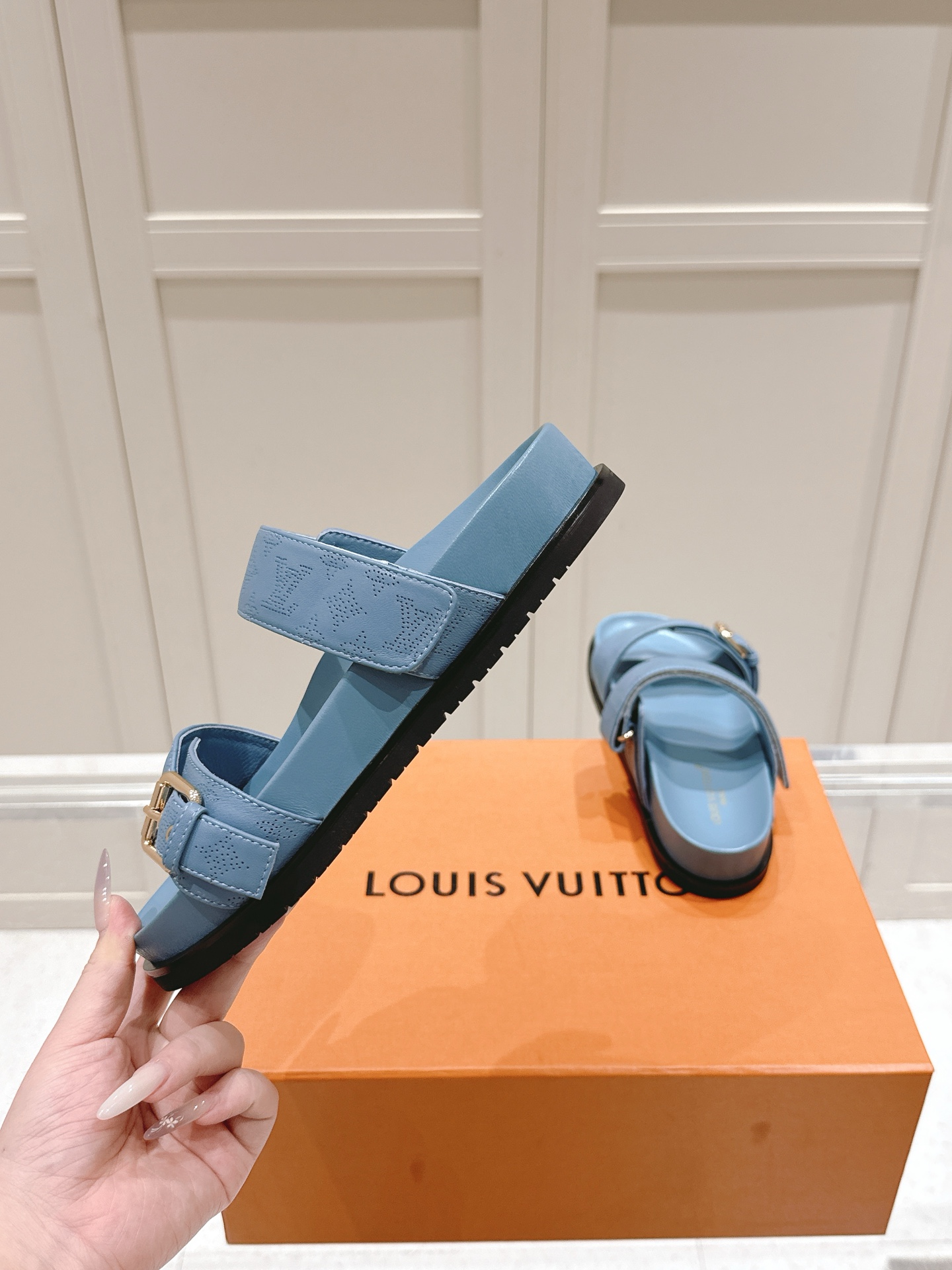 Louis Vuitton x Murakami Takashi Bom Dia Comfort Flat Denim Sandals 6 i1746445058790 1156 0 4
