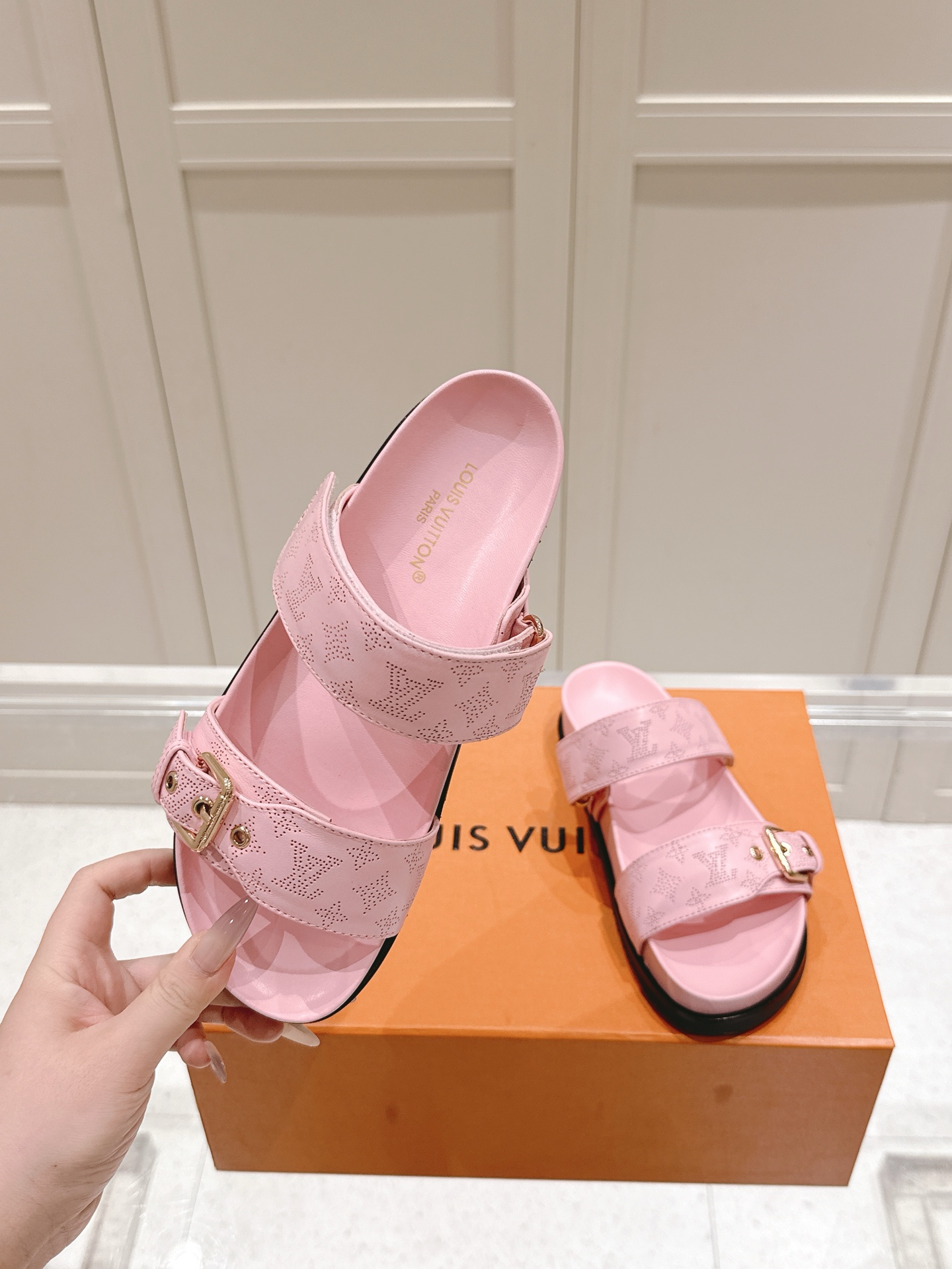 Louis Vuitton x Murakami Takashi Bom Dia Comfort Flat Denim Sandals 3 i1746445086399 7135 0 1