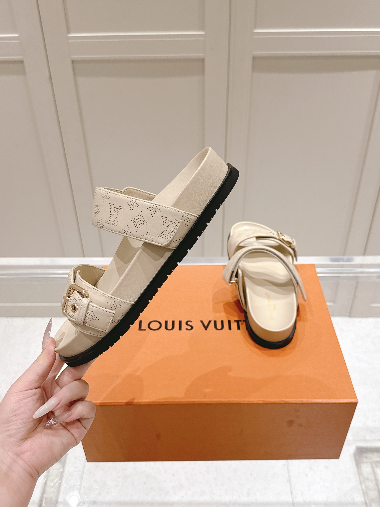 Louis Vuitton x Murakami Takashi Bom Dia Comfort Flat Sandals 5 i1746445110487 3310 0 3