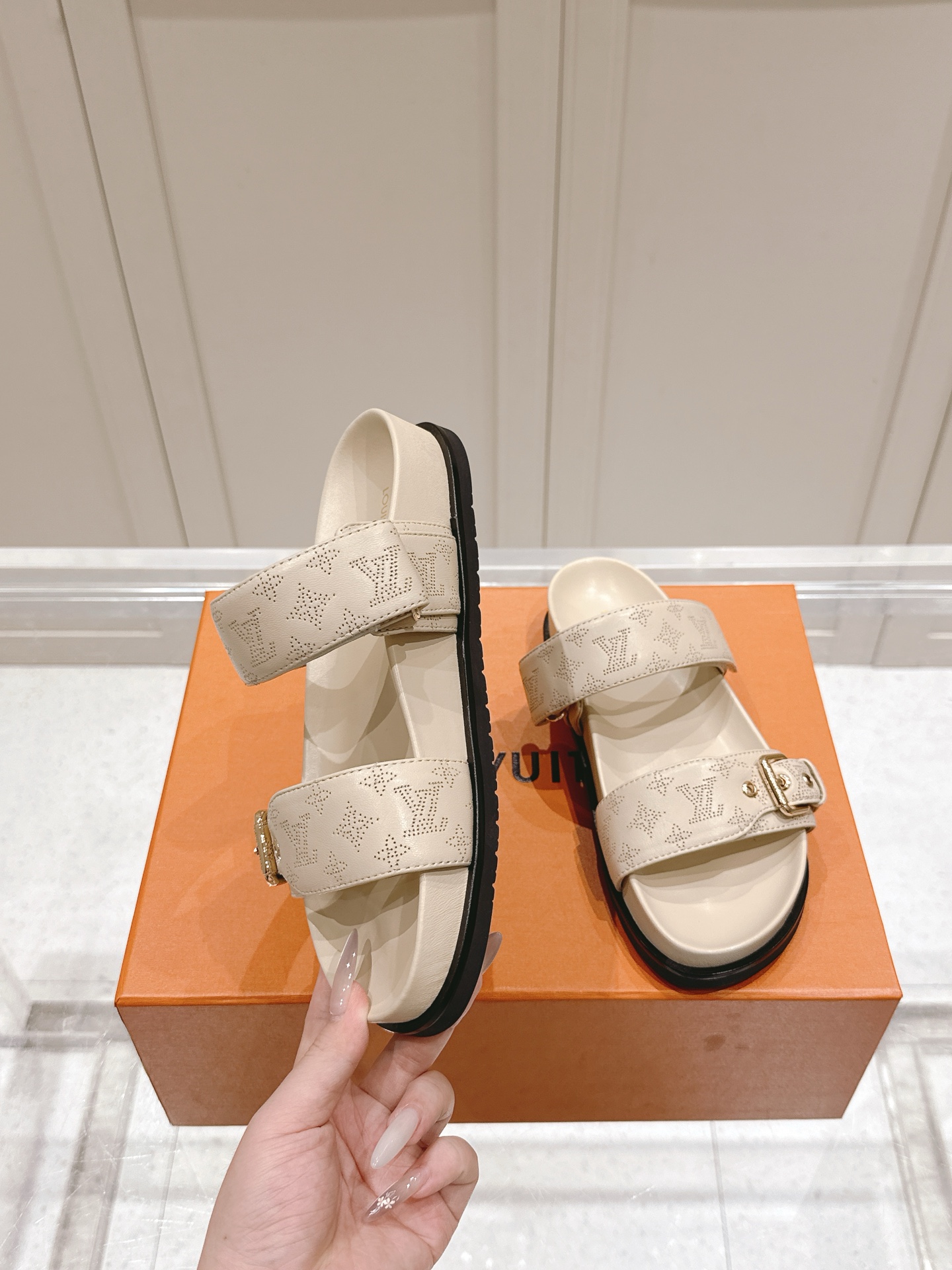 Louis Vuitton x Murakami Takashi Bom Dia Comfort Flat Sandals 6 i1746445110493 9077 0 4