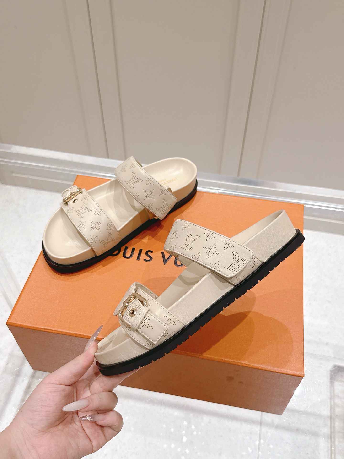 Louis Vuitton x Murakami Takashi Bom Dia Comfort Flat Sandals 4 i1746445110512 9037 0 2