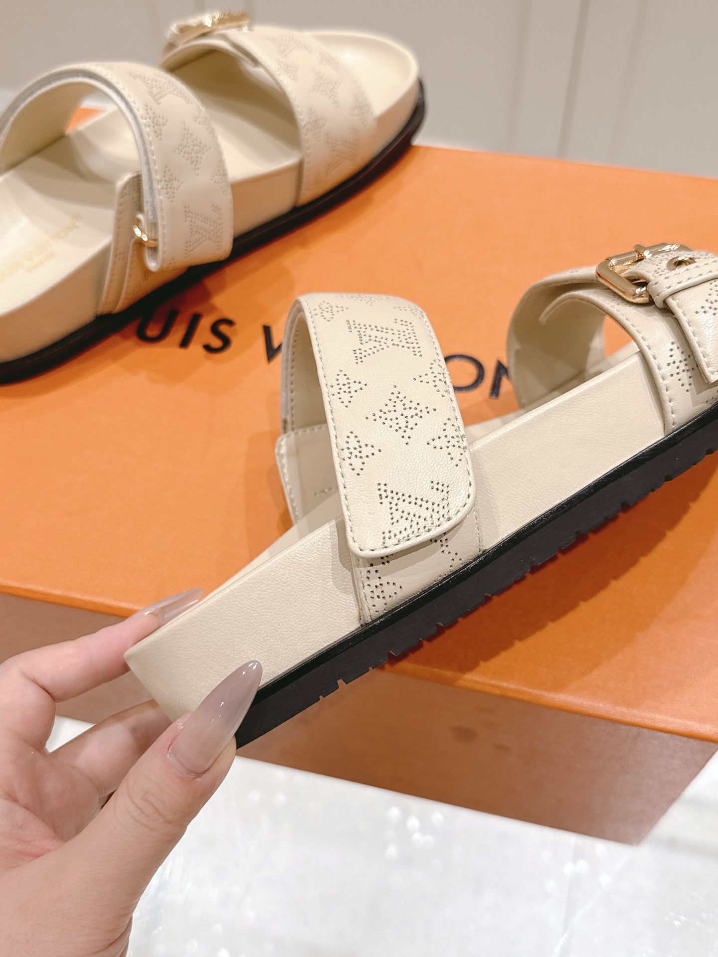 Louis Vuitton x Murakami Takashi Bom Dia Comfort Flat Sandals 8 i1746445110539 1708 0 6