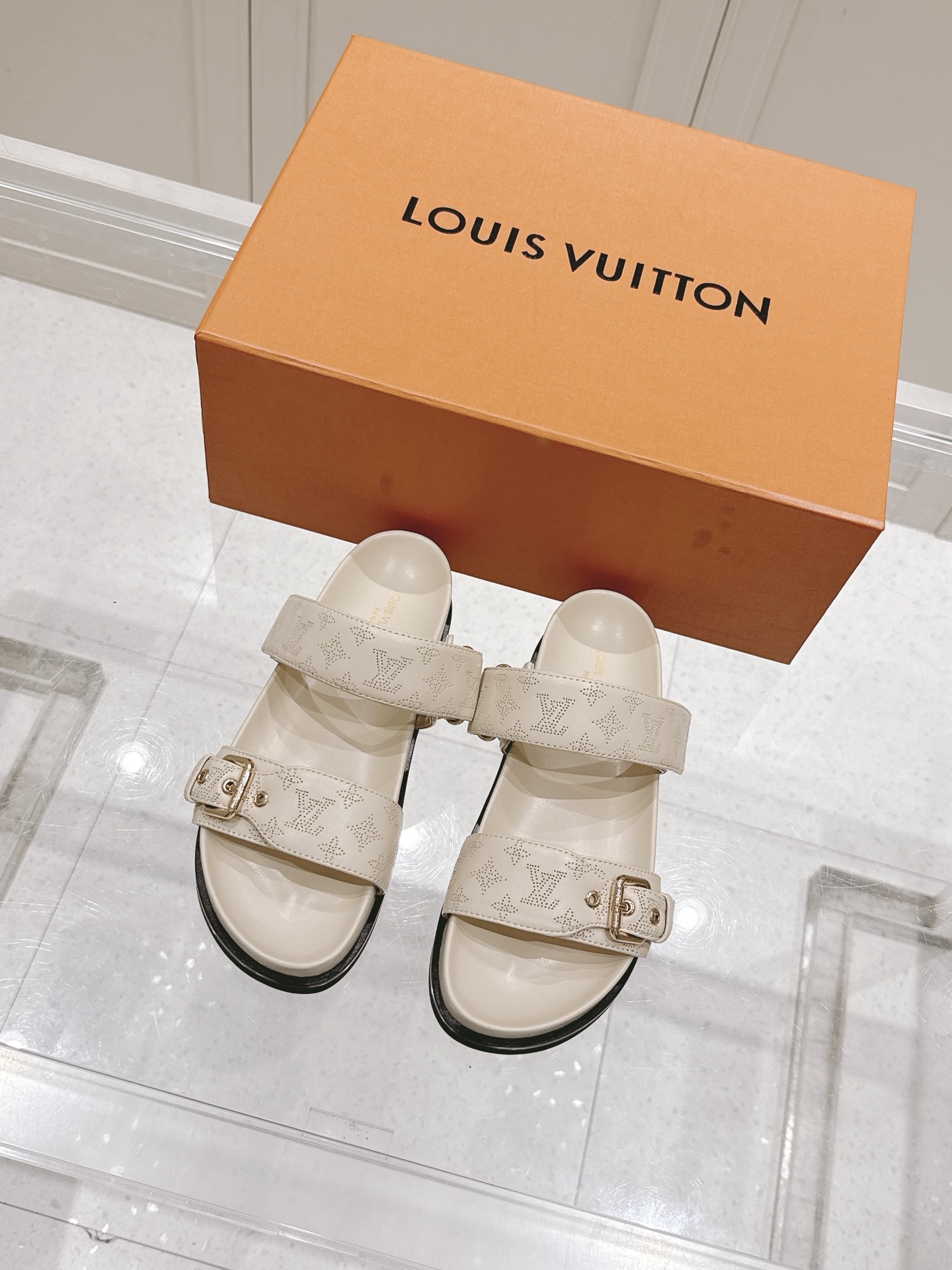 Louis Vuitton x Murakami Takashi Bom Dia Comfort Flat Sandals 2 i1746445110677 5125 0 0