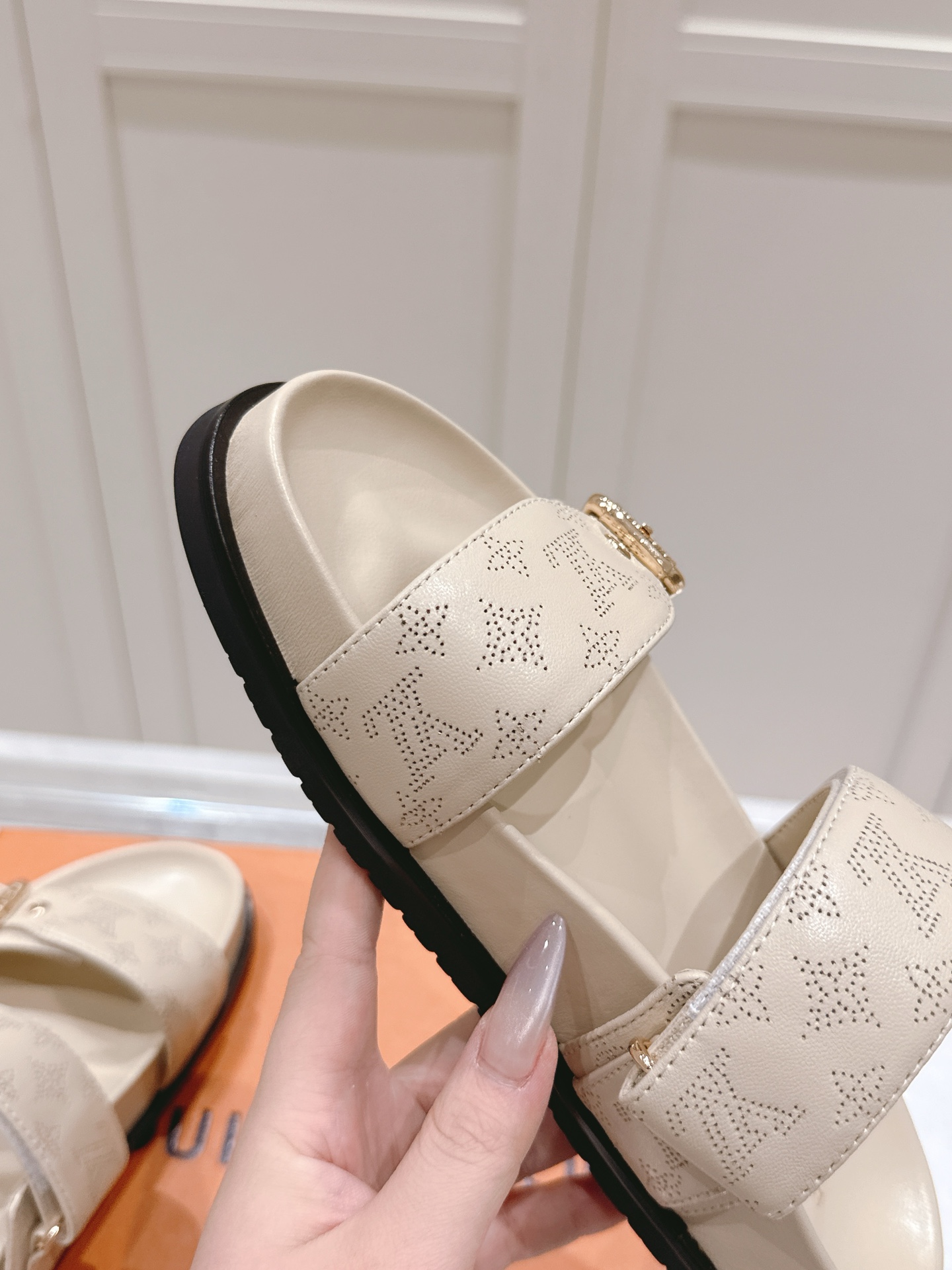 Louis Vuitton x Murakami Takashi Bom Dia Comfort Flat Sandals 9 i1746445111668 2401 0 7