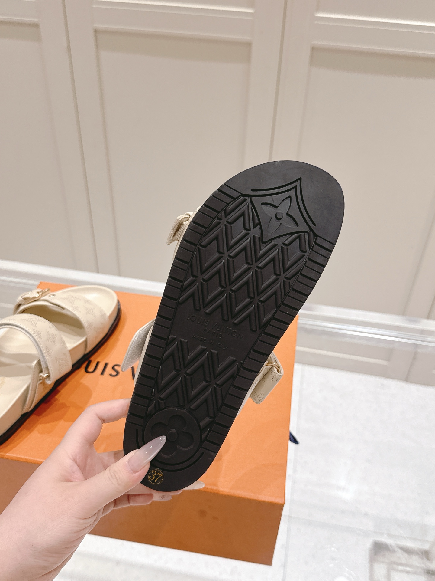 Louis Vuitton x Murakami Takashi Bom Dia Comfort Flat Sandals 10 i1746445111675 727 0 8