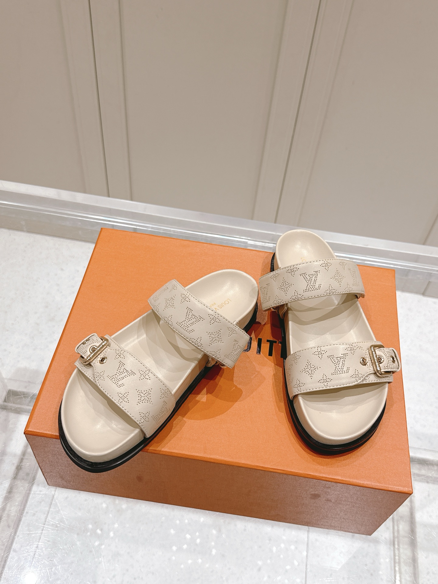 Louis Vuitton x Murakami Takashi Bom Dia Comfort Flat Sandals 3 i1746445111687 5301 0 1