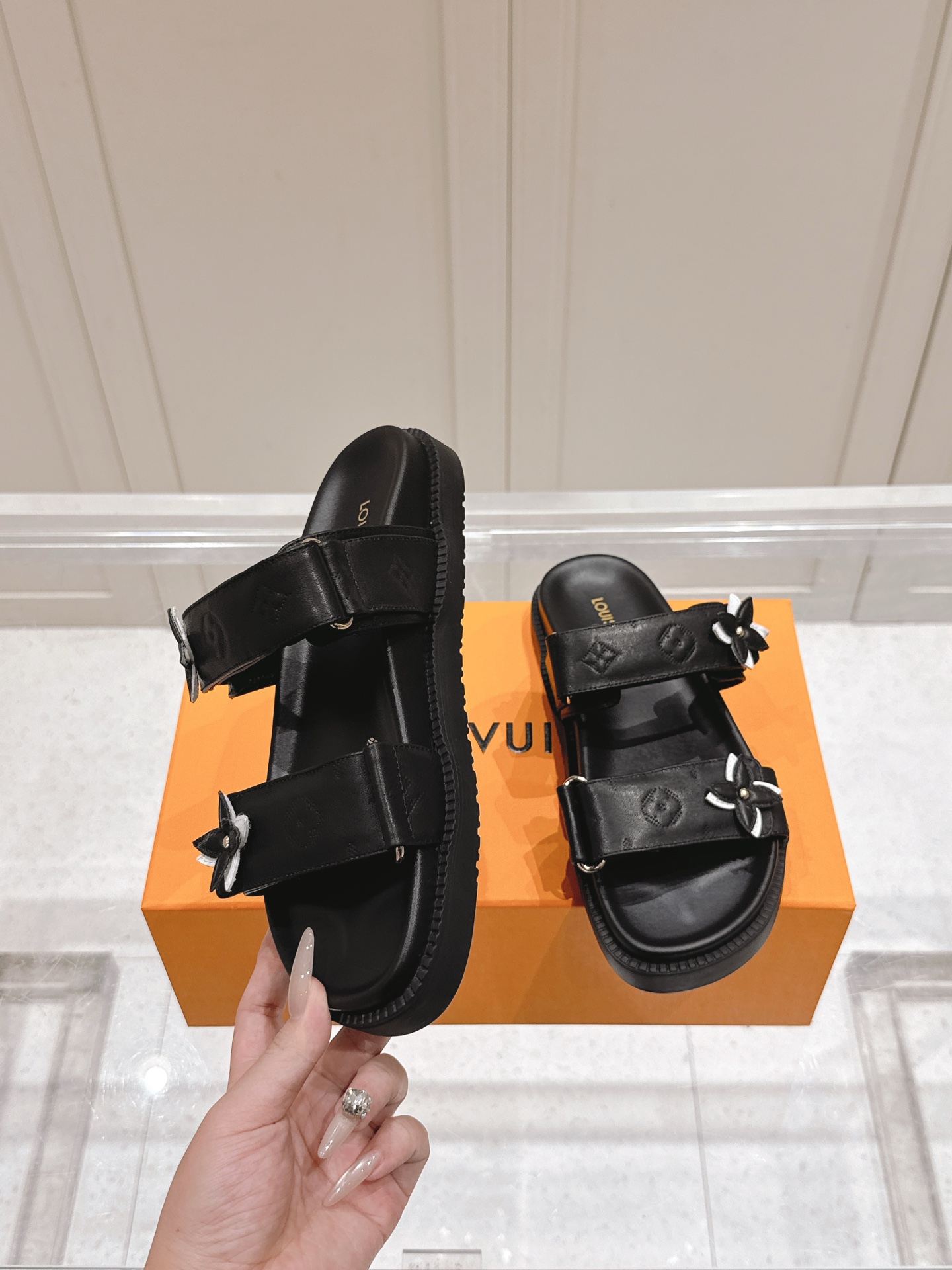 Louis Vuitton LV村上隆联名 L家驴牌BOM DIA COMFORT系列 魔术贴 牛仔布 老花 凉鞋 平底凉拖鞋