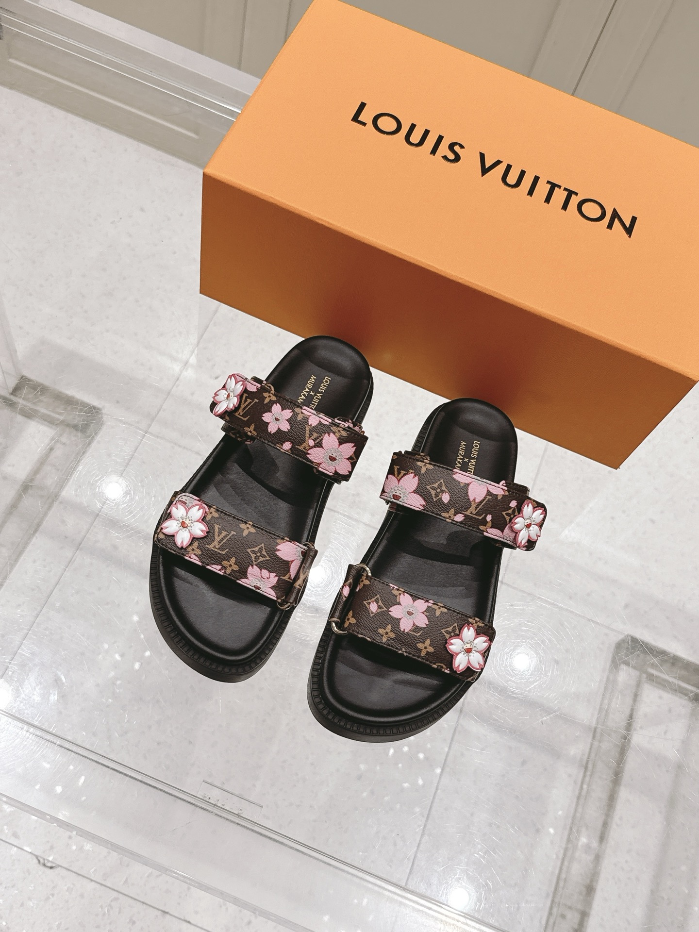Louis Vuitton LV村上隆联名 L家驴牌BOM DIA COMFORT系列 魔术贴 牛仔布 老花 凉鞋 平底凉拖鞋
