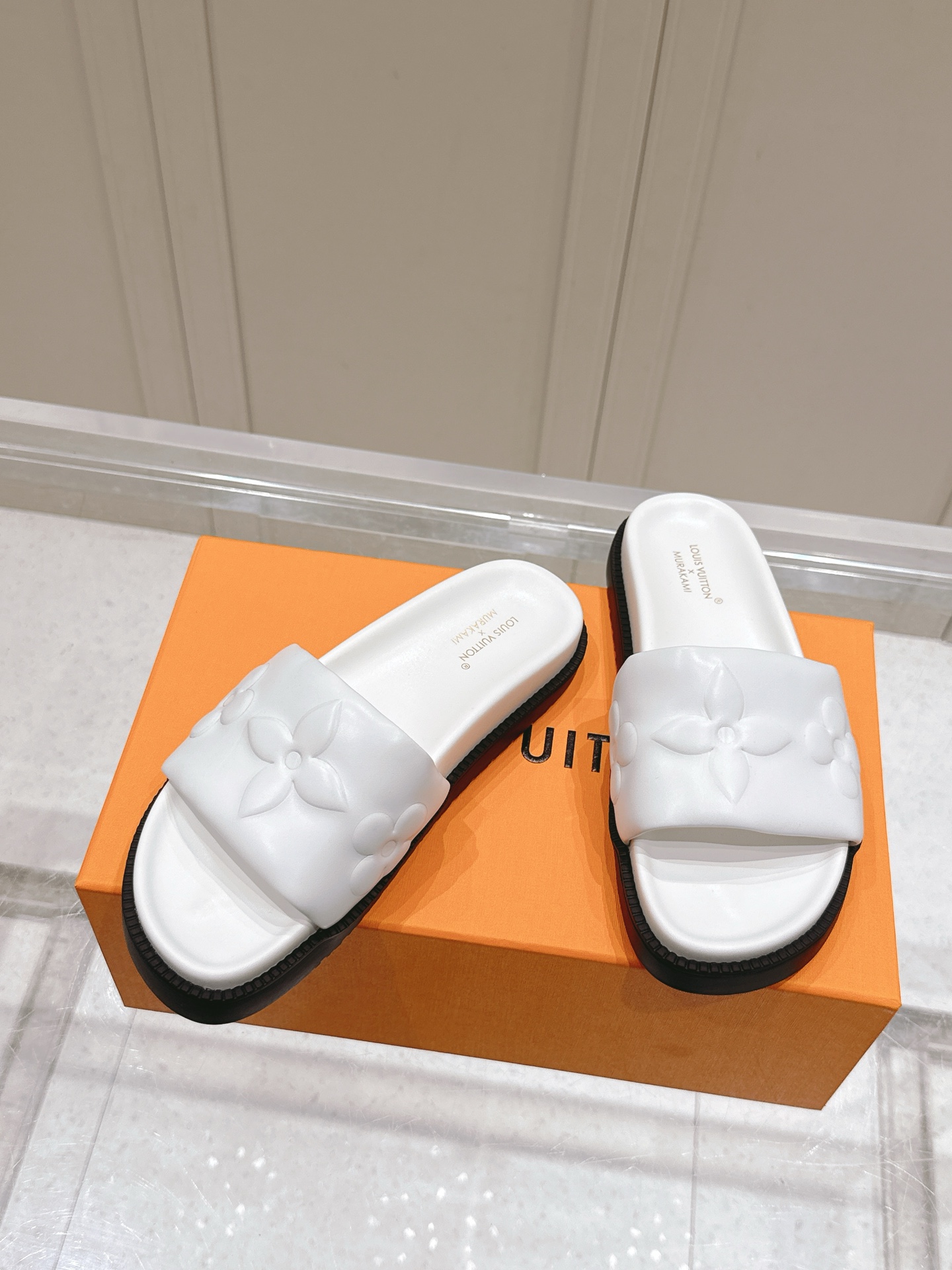 Louis Vuitton LV村上隆联名 L家驴牌BOM DIA COMFORT系列 魔术贴 牛仔布 老花 凉鞋 平底凉拖鞋