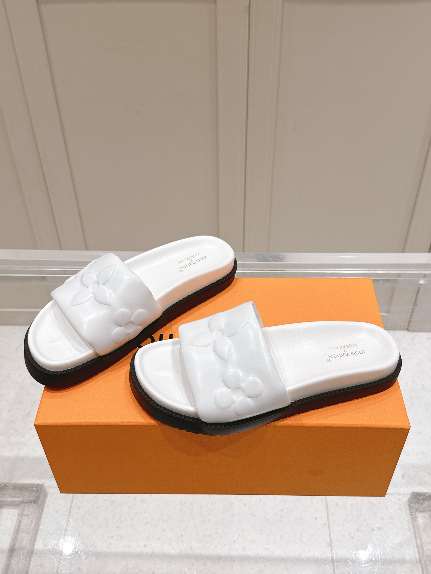 Louis Vuitton LV村上隆联名 L家驴牌BOM DIA COMFORT系列 魔术贴 牛仔布 老花 凉鞋 平底凉拖鞋
