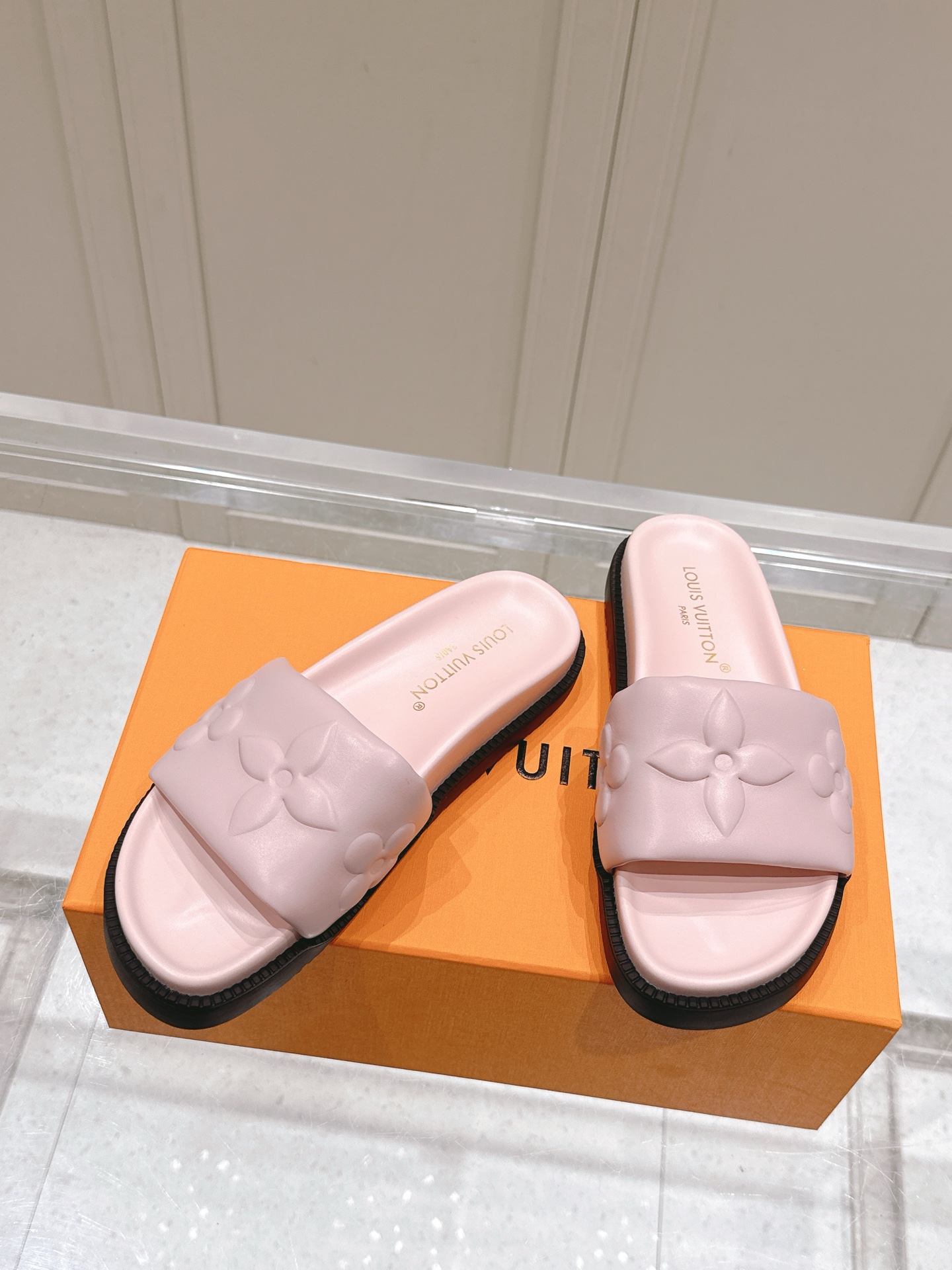 Louis Vuitton LV村上隆联名 L家驴牌BOM DIA COMFORT系列 魔术贴 牛仔布 老花 凉鞋 平底凉拖鞋