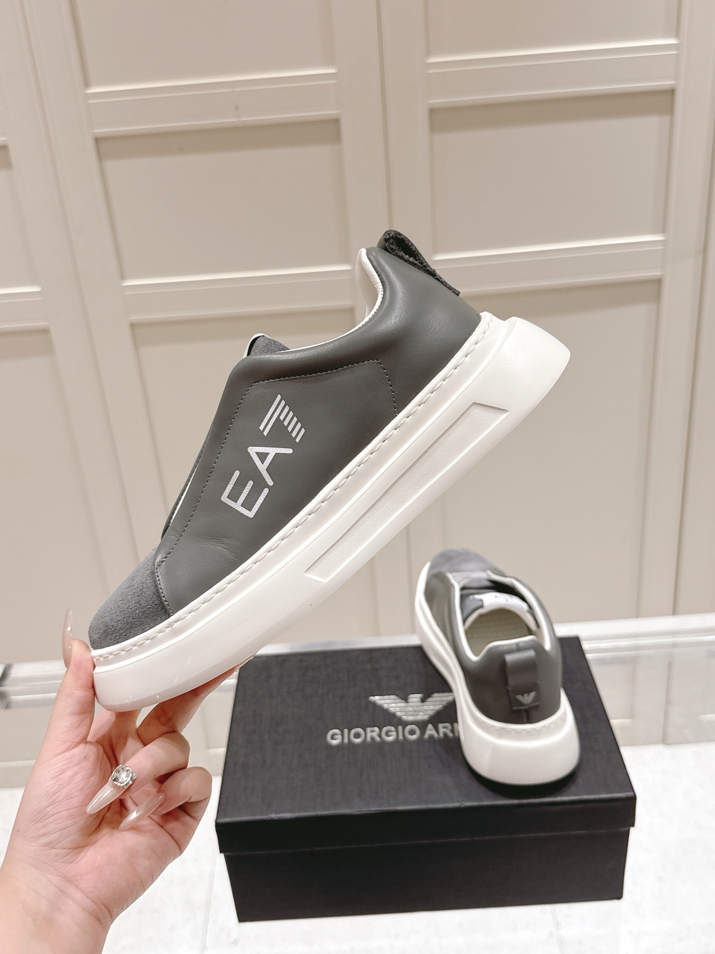 Top: 700 Men’s Emporio Armani EA7 Leisure Sneakers with Unique Design - 图片 4