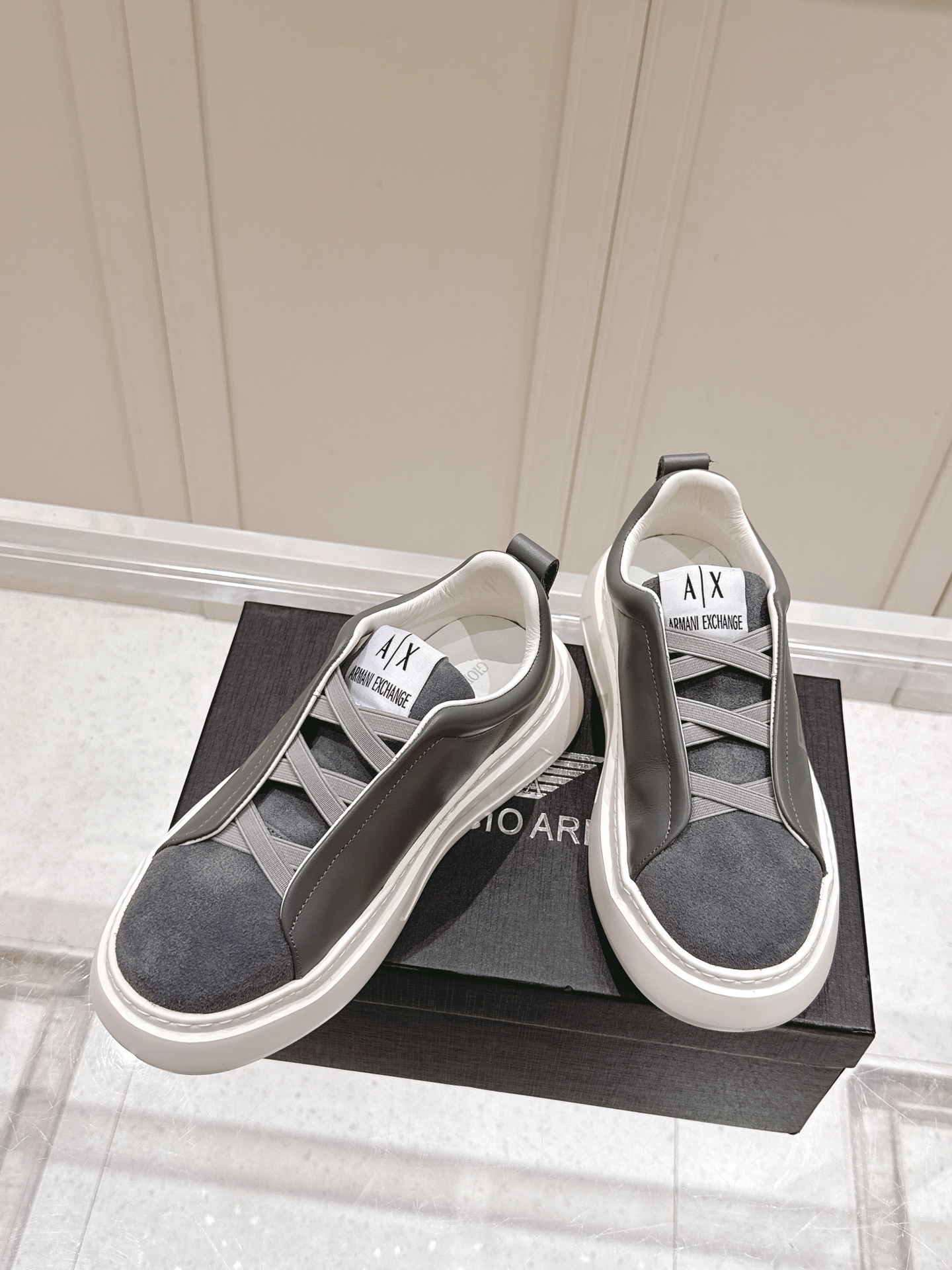 Top: 700 Men’s Emporio Armani EA7 Leisure Sneakers with Unique Design - 图片 3