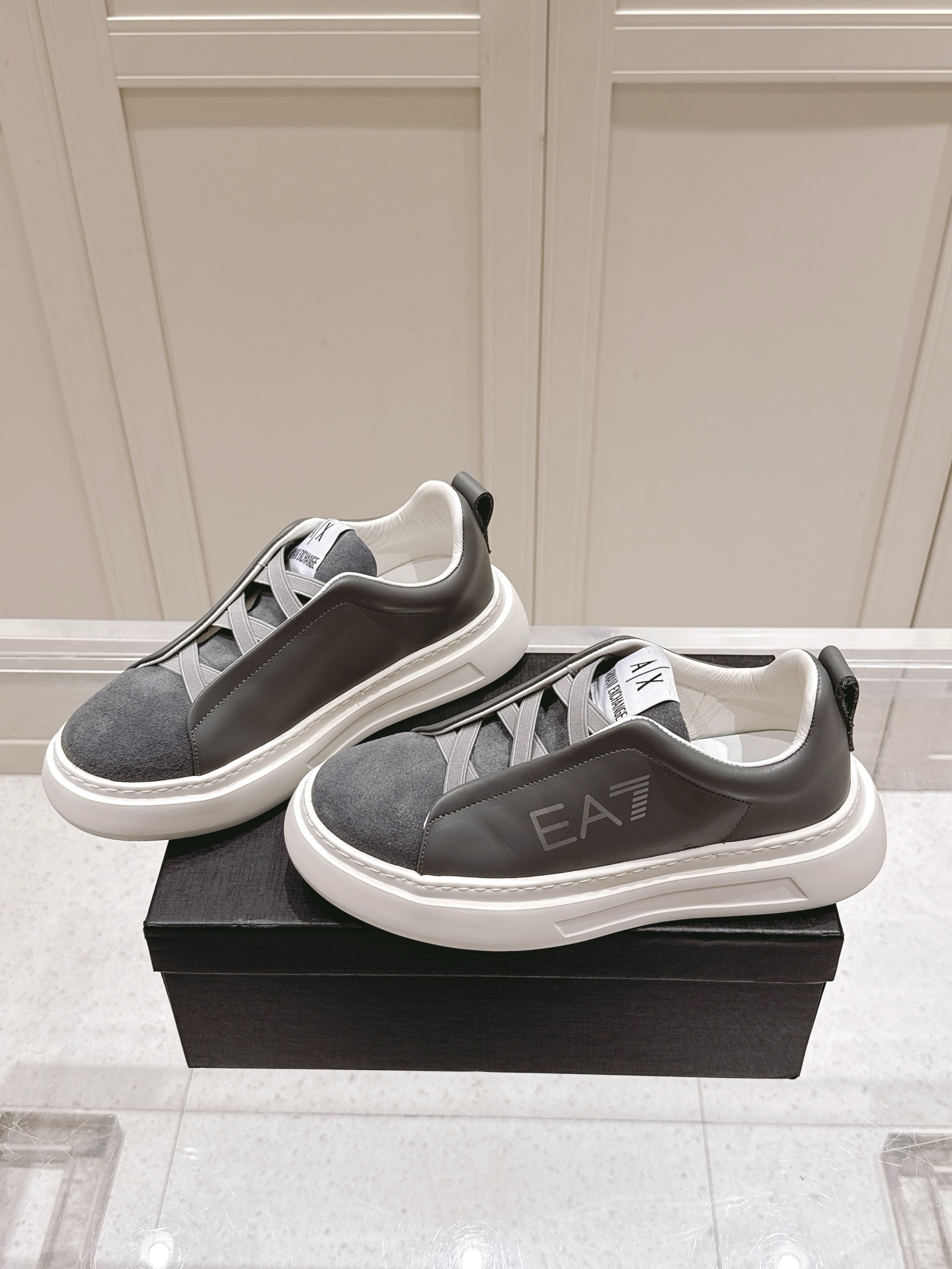 Top: 700 Men’s Emporio Armani EA7 Leisure Sneakers with Unique Design - 图片 1