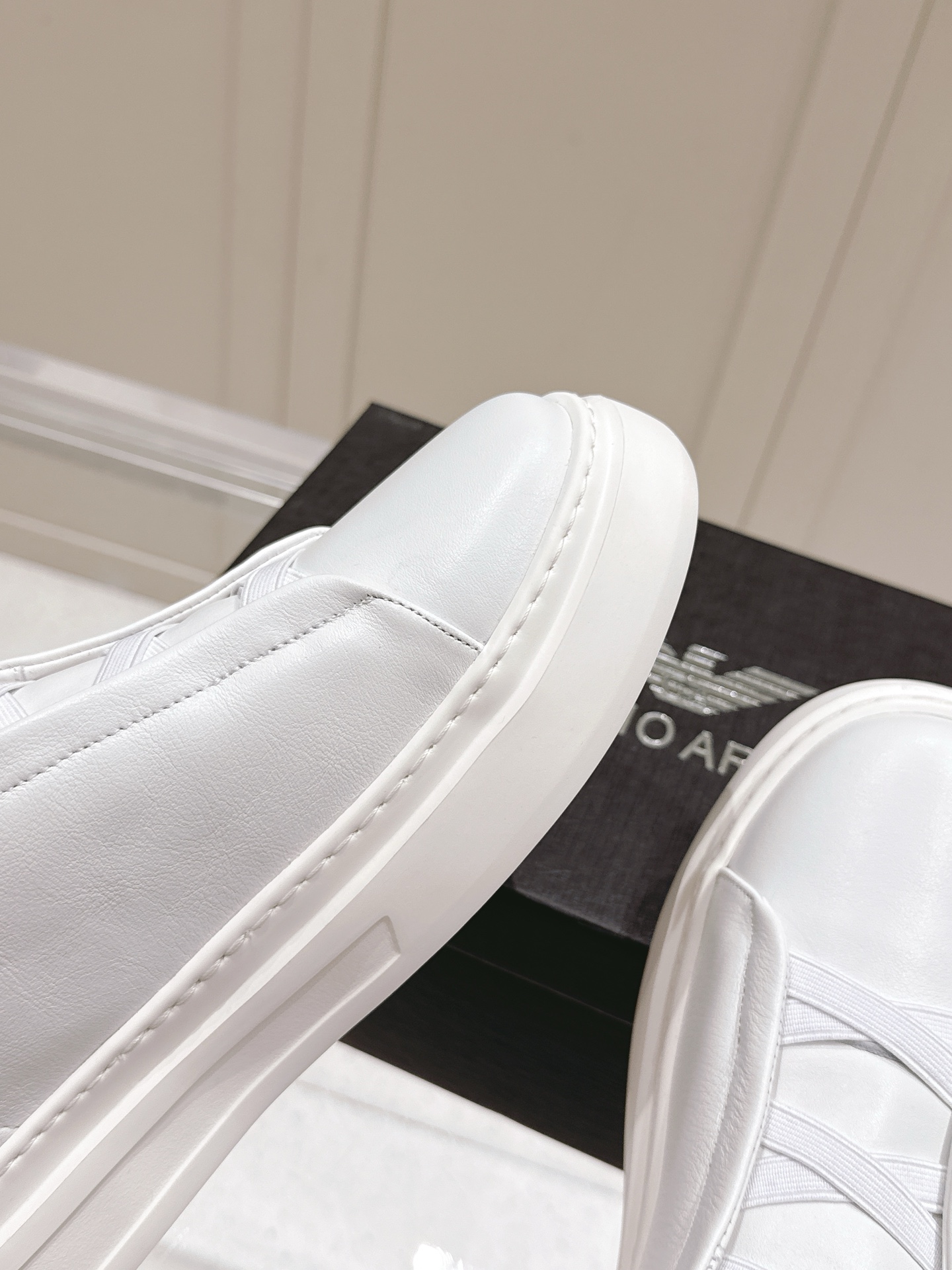 Top: 700 Men’s Emporio Armani EA7 Leisure Sneakers with Unique Design - 图片 6
