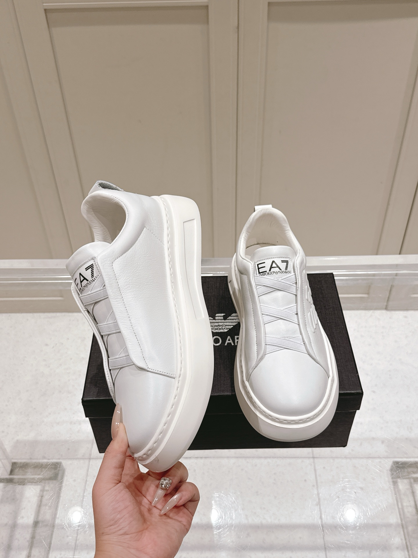 Top: 700 Men’s Emporio Armani EA7 Leisure Sneakers with Unique Design - 图片 3