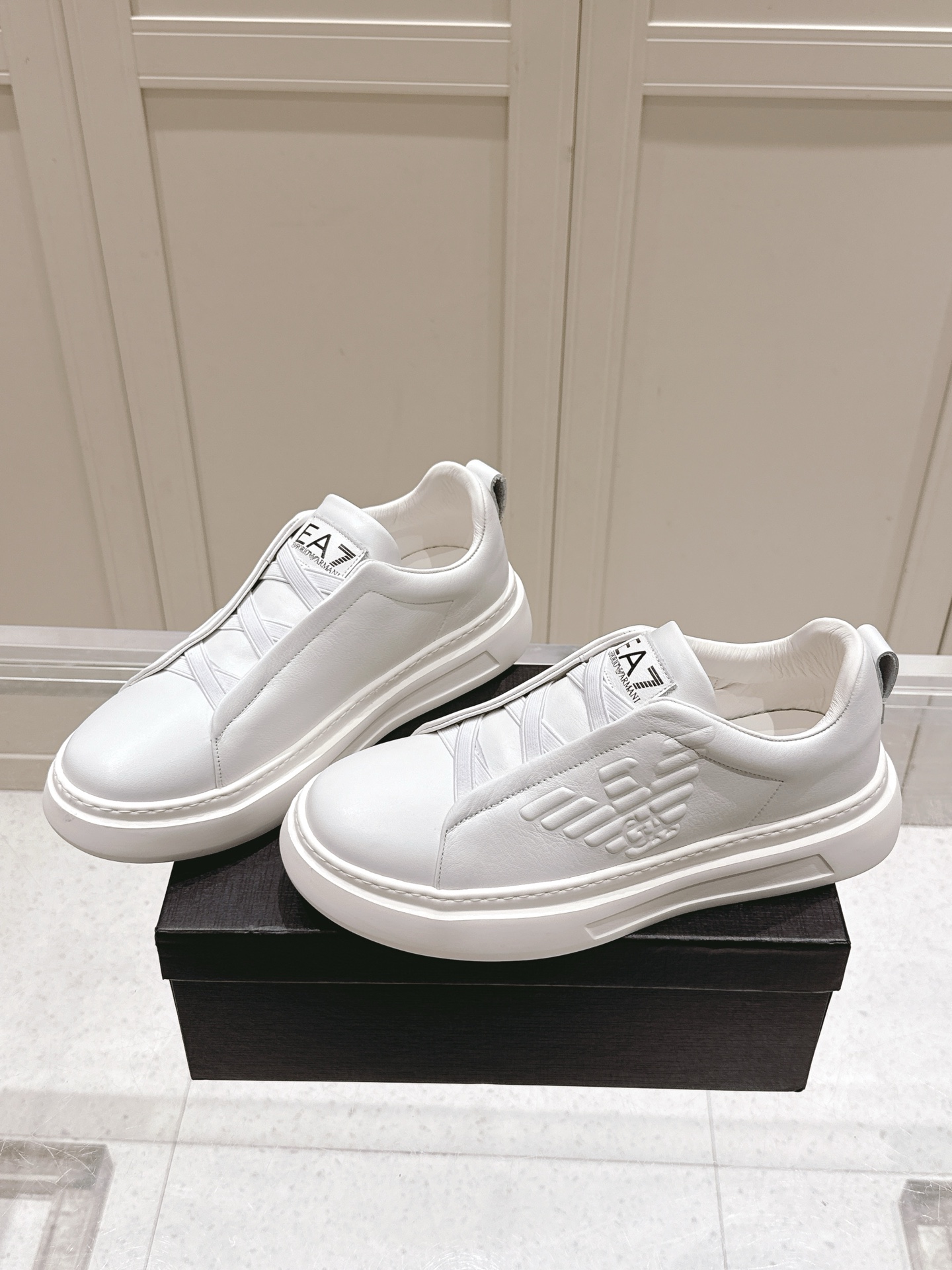 Top: 700 Men’s Emporio Armani EA7 Leisure Sneakers with Unique Design