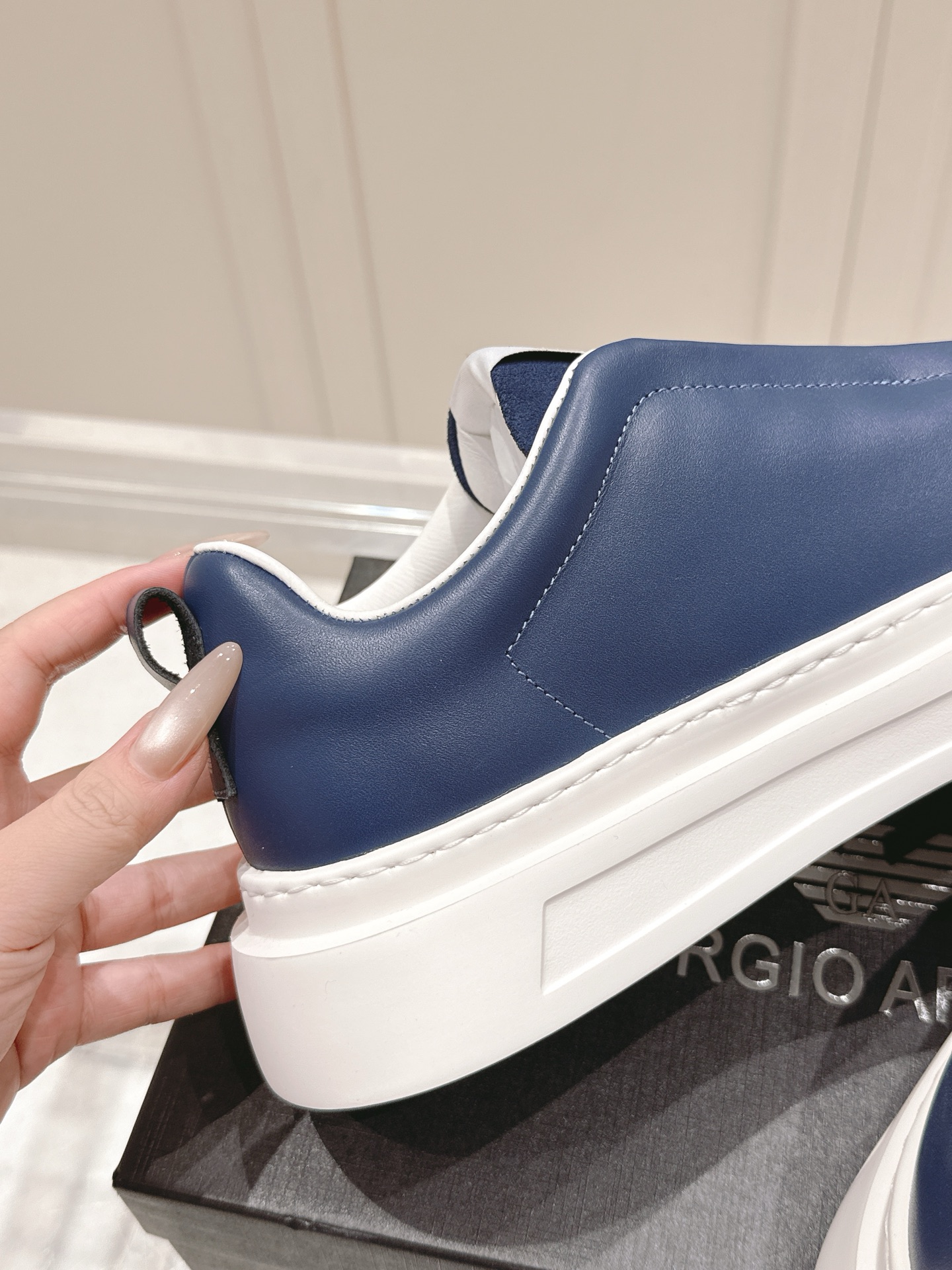 “EA7 Men’s Leisure Sneakers: Stylish Design with Brand Identity, Zirconium Fabric, Custom-made Materials” - 图片 8