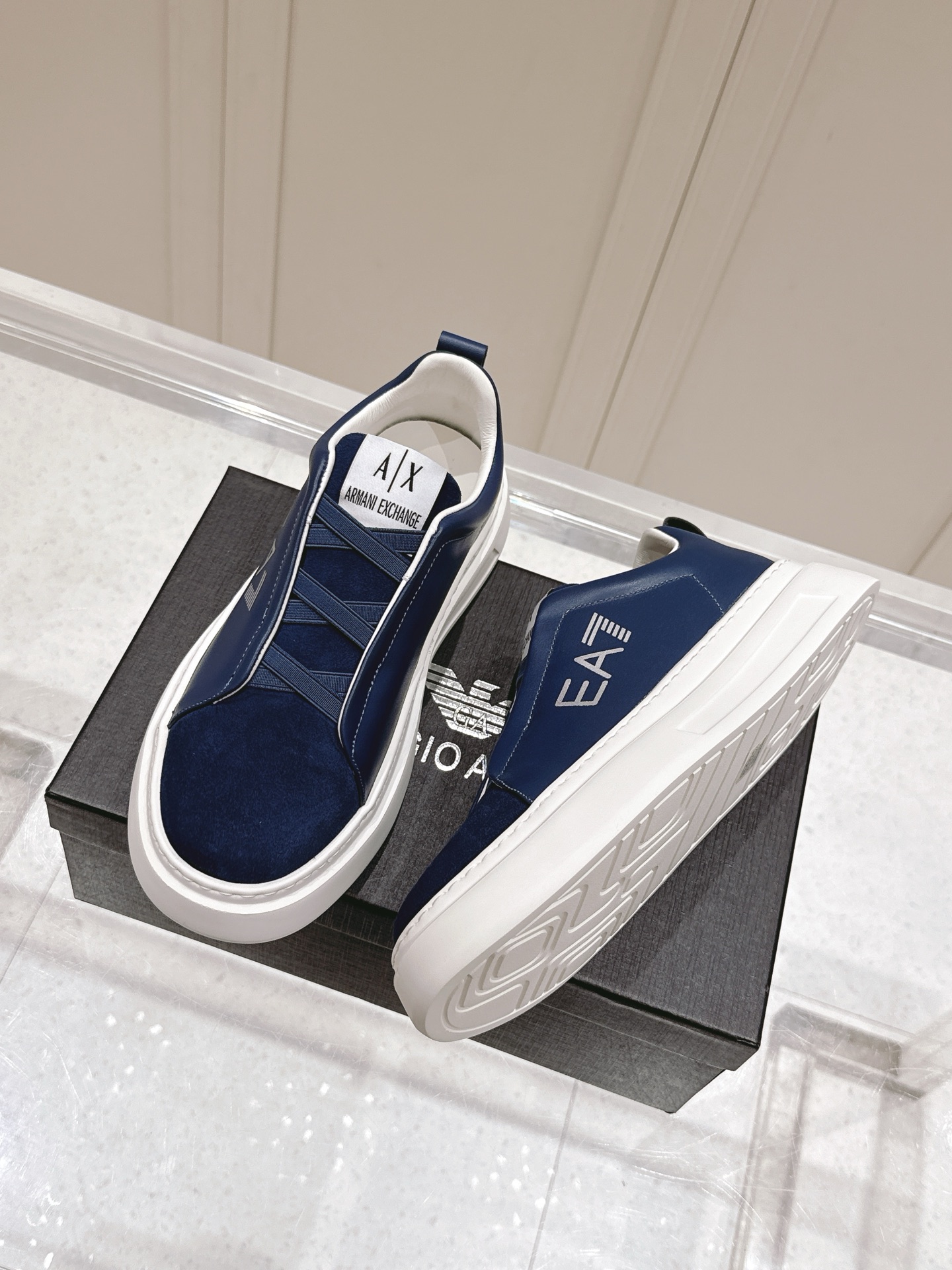 “EA7 Men’s Leisure Sneakers: Stylish Design with Brand Identity, Zirconium Fabric, Custom-made Materials” - 图片 3