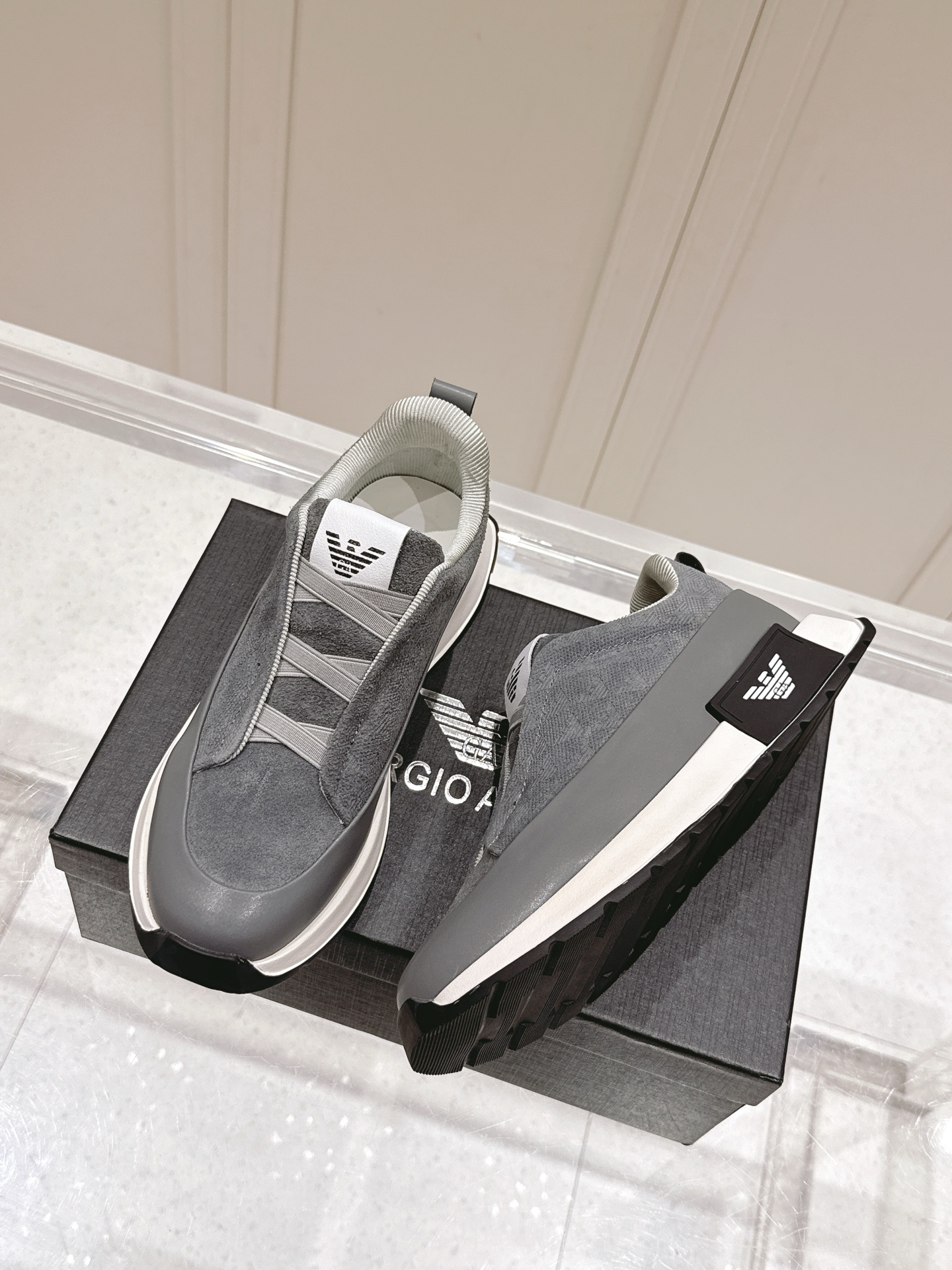 EA7 Leisure Sneakers: Male Version 675, Original Design with Unique Brand Identity
