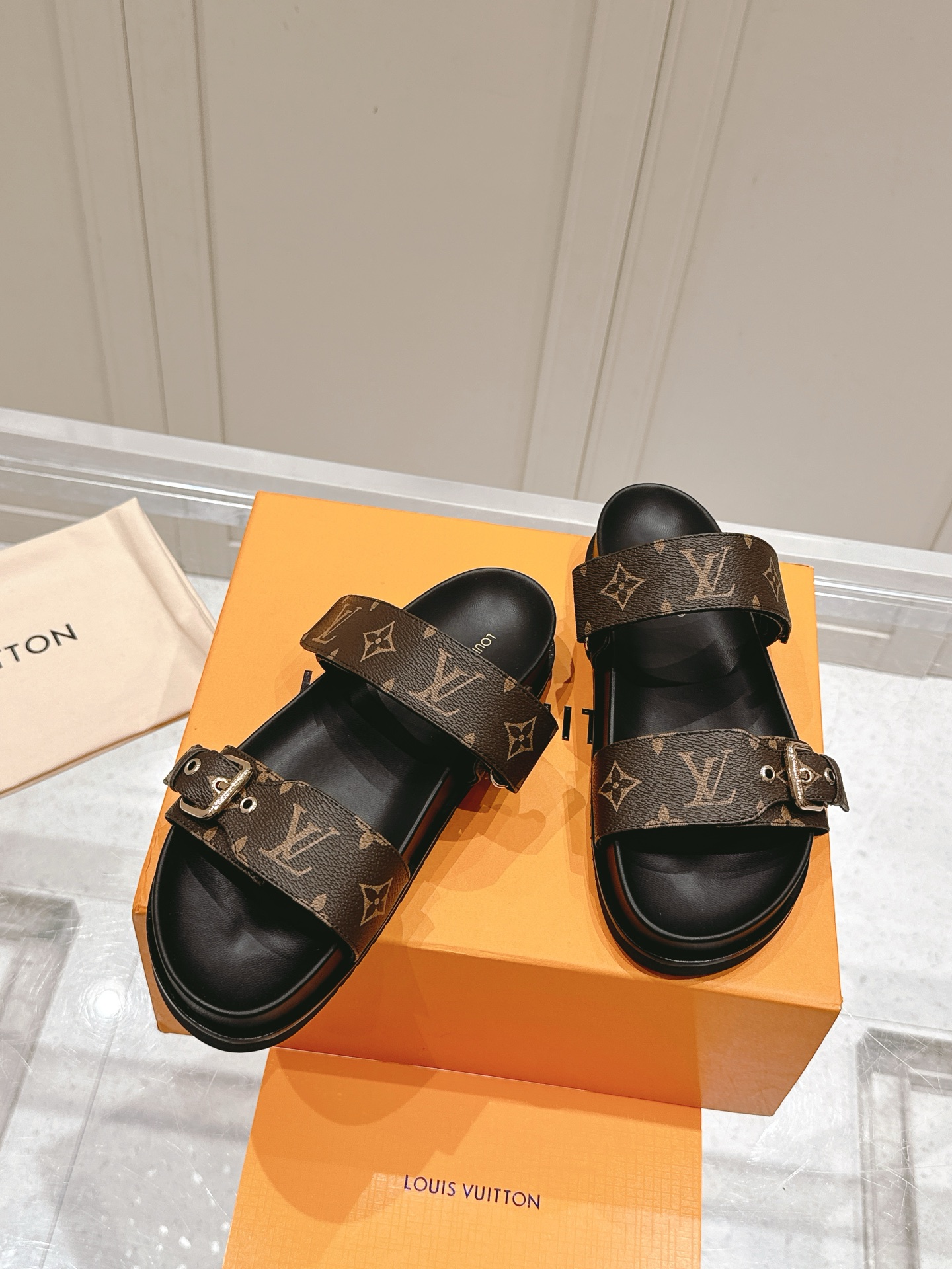 Louis Vuitton LV村上隆联名 L家驴牌BOM DIA COMFORT系列 魔术贴 牛仔布 老花 凉鞋 平底凉拖鞋