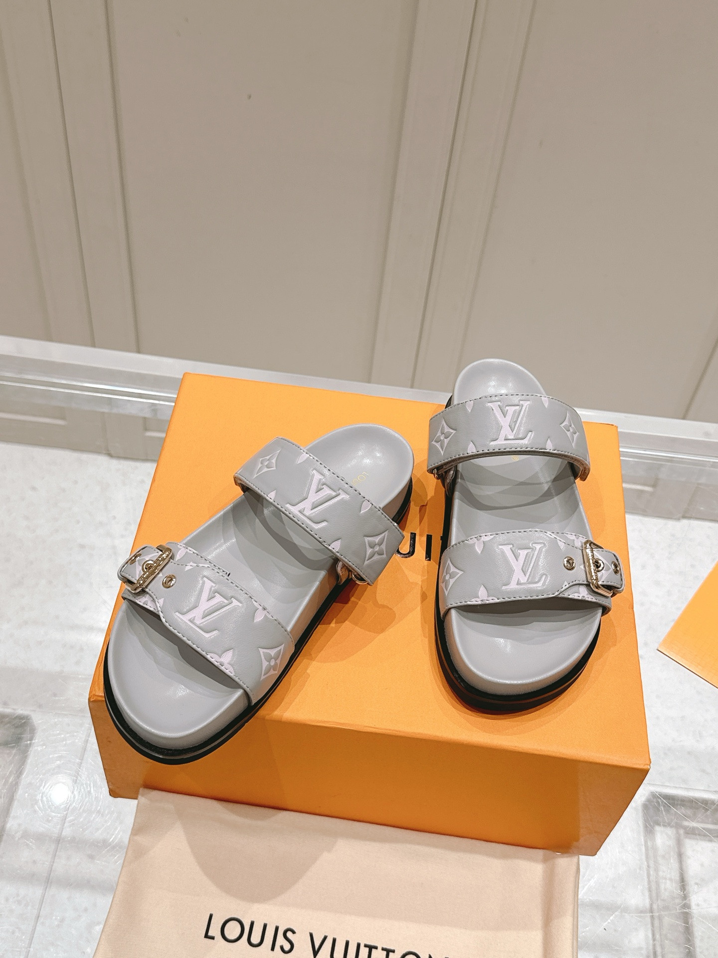 Louis Vuitton LV村上隆联名 L家驴牌BOM DIA COMFORT系列 魔术贴 牛仔布 老花 凉鞋 平底凉拖鞋
