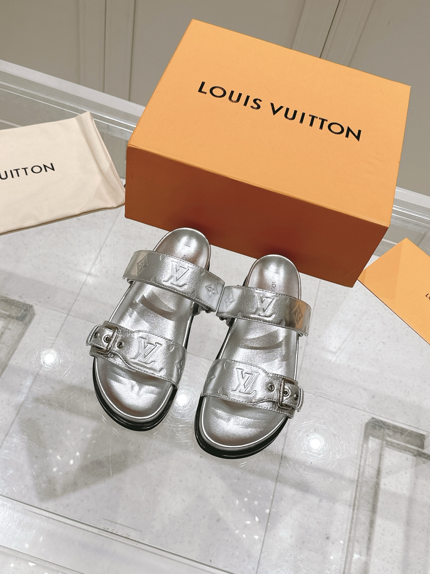 Louis Vuitton LV村上隆联名 L家驴牌BOM DIA COMFORT系列 魔术贴 牛仔布 老花 凉鞋 平底凉拖鞋