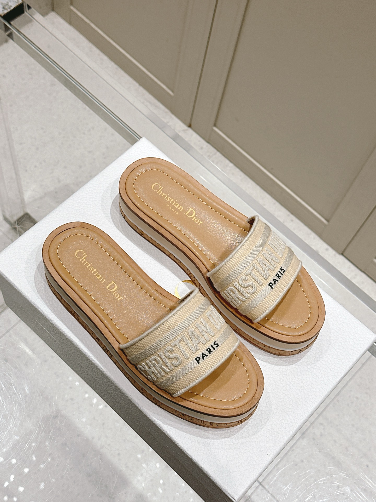 Dior Dior迪奥〰 Dway条纹厚底刺绣凉拖鞋