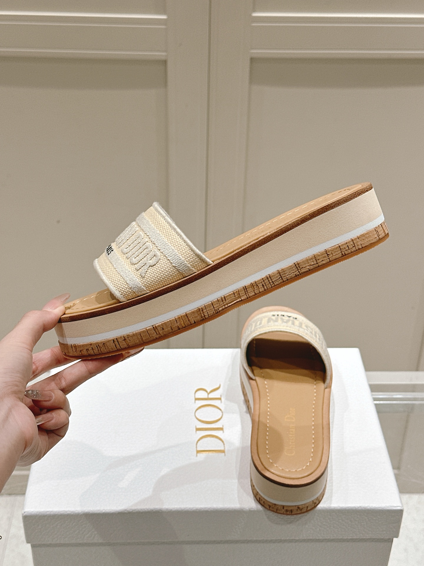 Dior Dior迪奥〰 Dway条纹厚底刺绣凉拖鞋