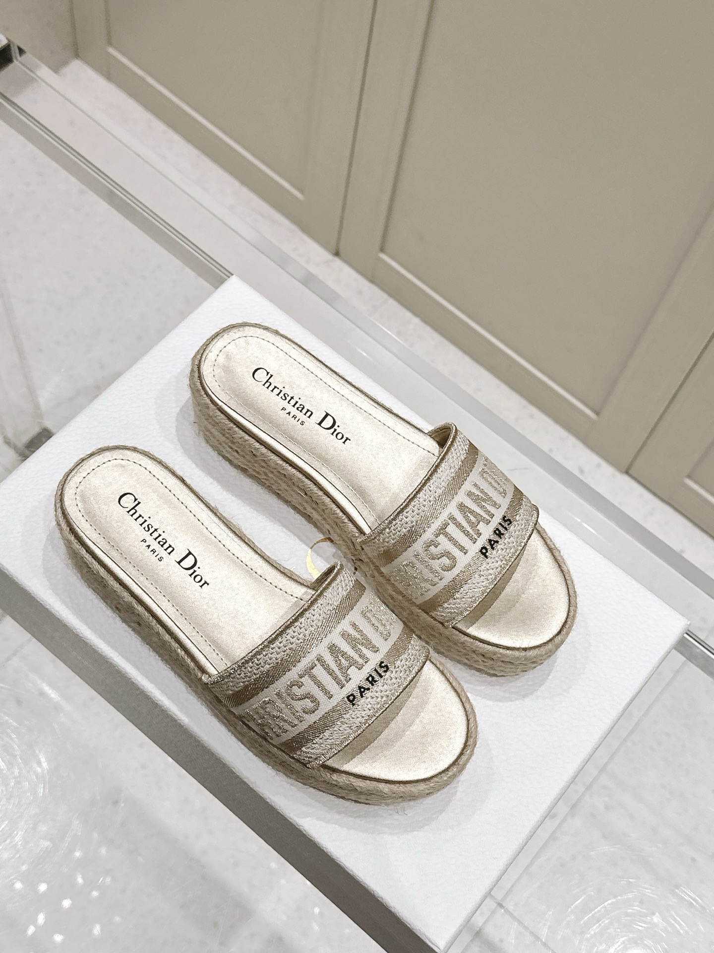 Dior Dior迪奥〰 Dway条纹厚底刺绣凉拖鞋