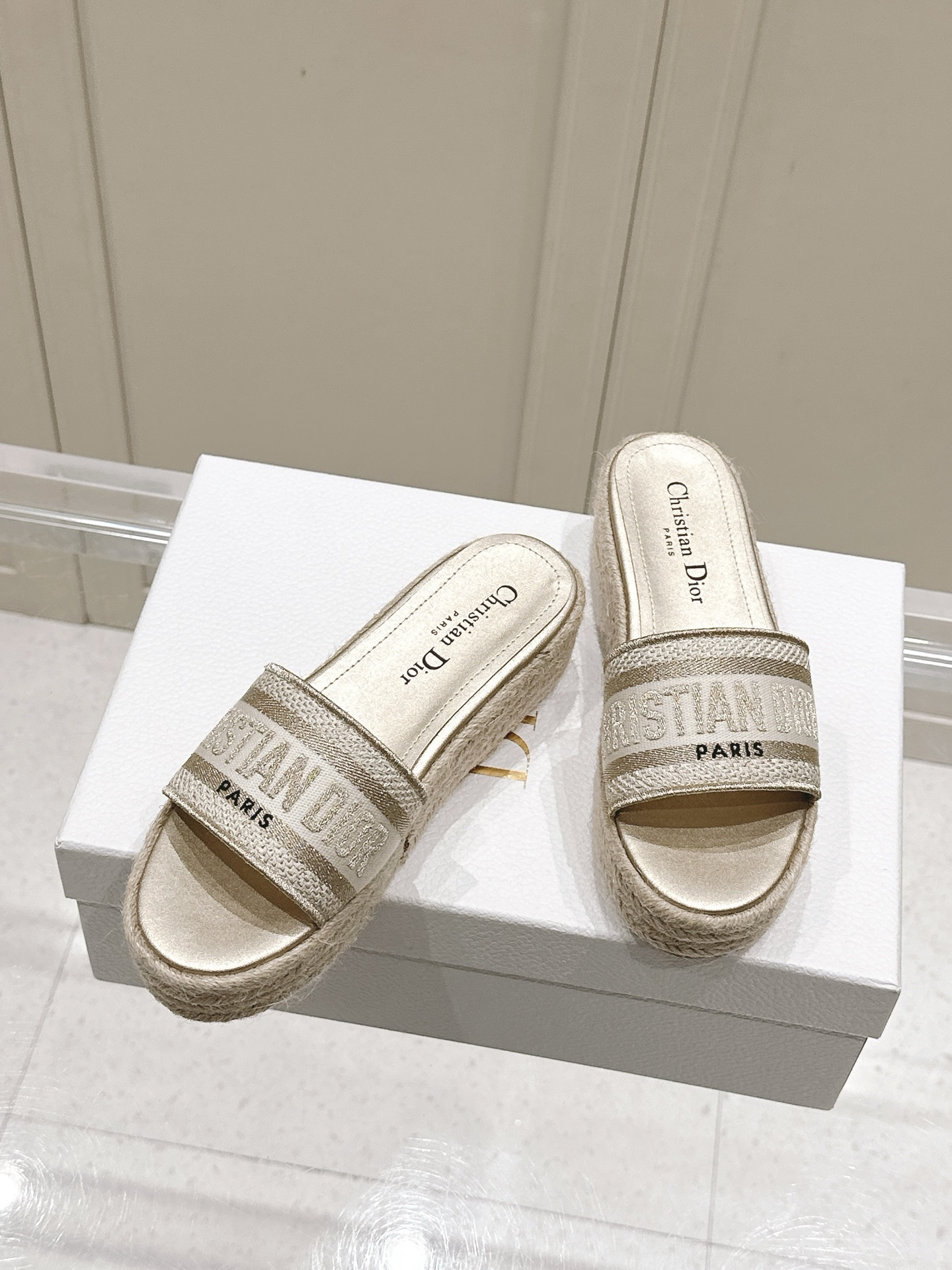 Dior Dior迪奥〰 Dway条纹厚底刺绣凉拖鞋