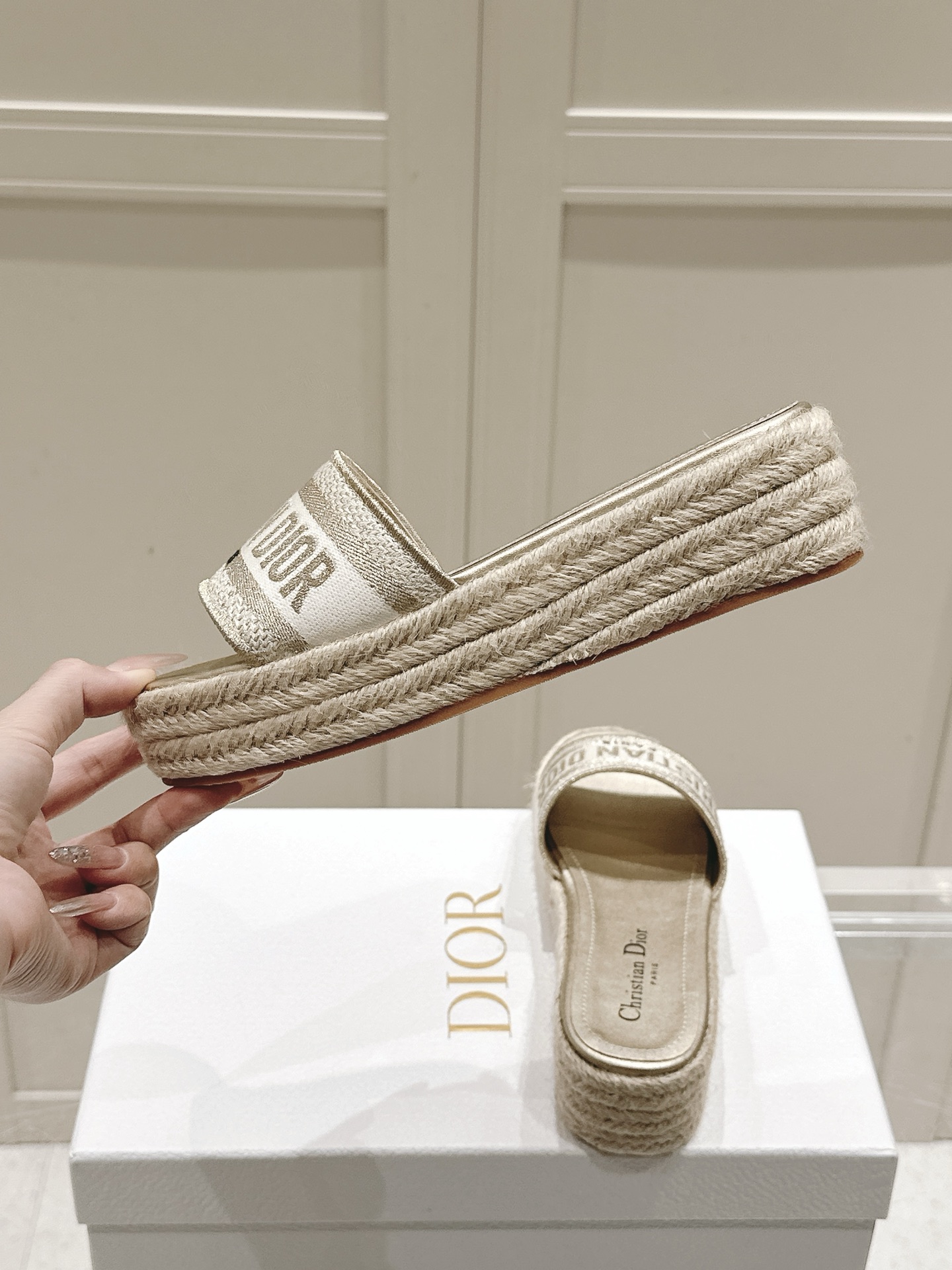 Dior Dior迪奥〰 Dway条纹厚底刺绣凉拖鞋